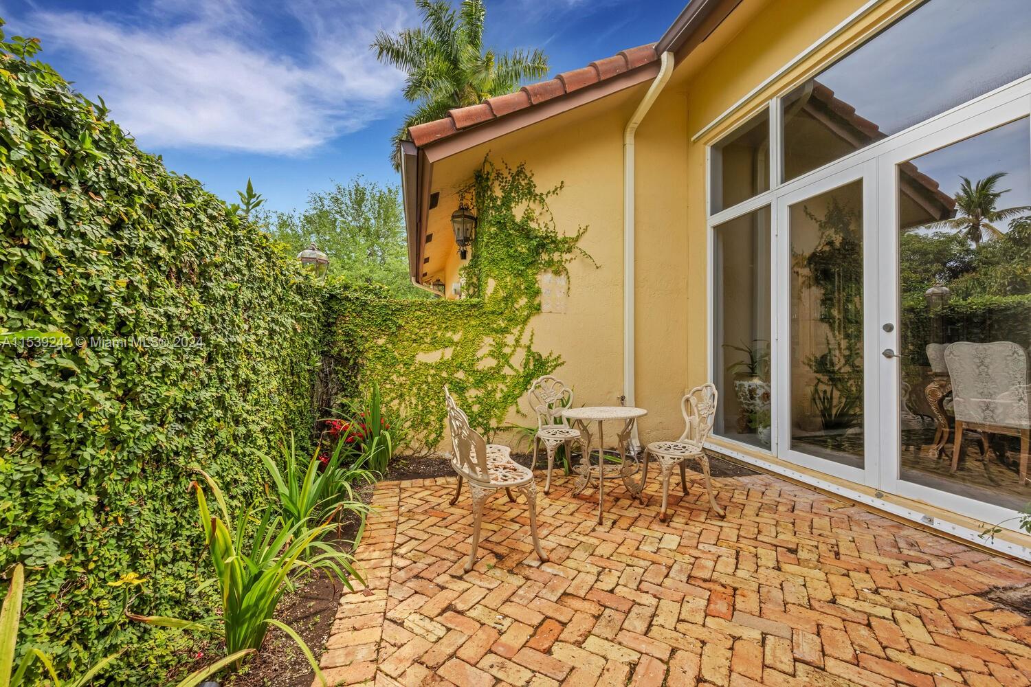 8855 111th Ter, Miami, FL, 33176 United States, 5 Bedrooms Bedrooms, ,5 BathroomsBathrooms,Residential,For Sale,111th Ter,A11539242