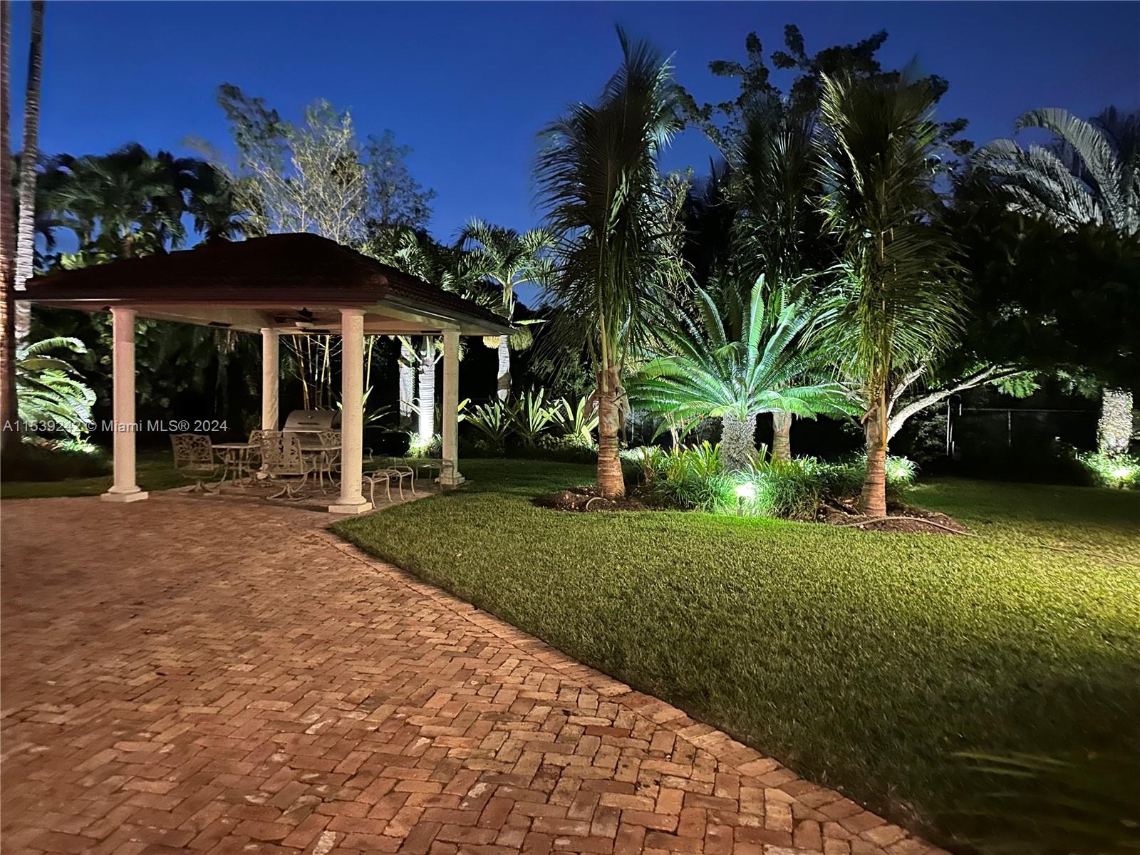 8855 111th Ter, Miami, FL, 33176 United States, 5 Bedrooms Bedrooms, ,5 BathroomsBathrooms,Residential,For Sale,111th Ter,A11539242