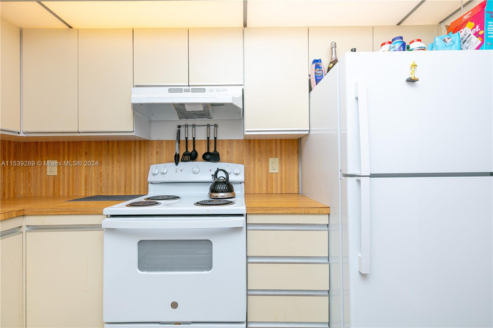 2500 Parkview dr 2009, Hallandale Beach, Florida 33009, 1 Bedroom Bedrooms, ,1 BathroomBathrooms,Residential,For Sale,2500 Parkview dr 2009,A11539289