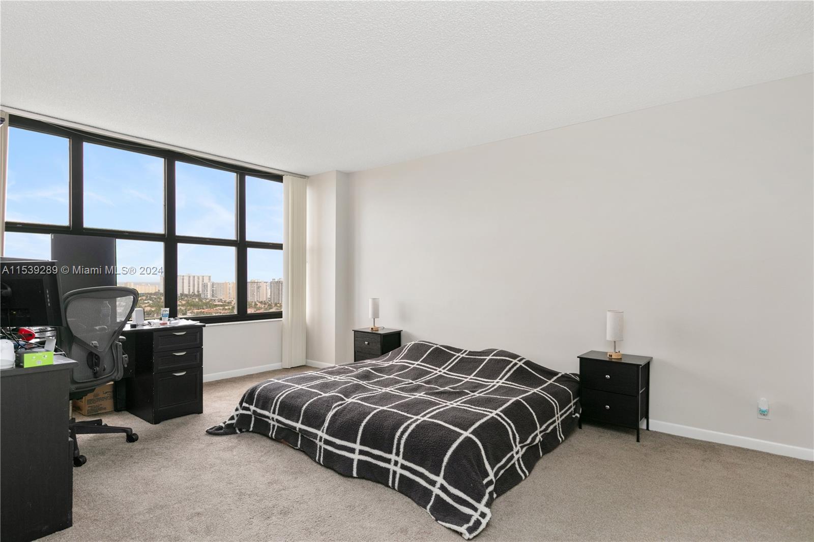 2500 Parkview dr 2009, Hallandale Beach, Florida 33009, 1 Bedroom Bedrooms, ,1 BathroomBathrooms,Residential,For Sale,2500 Parkview dr 2009,A11539289