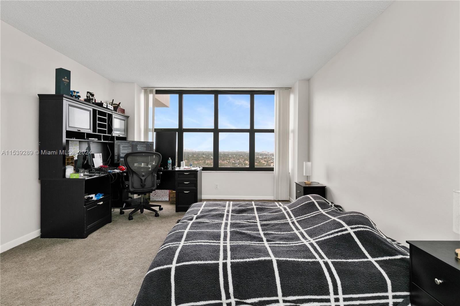 2500 Parkview dr 2009, Hallandale Beach, Florida 33009, 1 Bedroom Bedrooms, ,1 BathroomBathrooms,Residential,For Sale,2500 Parkview dr 2009,A11539289