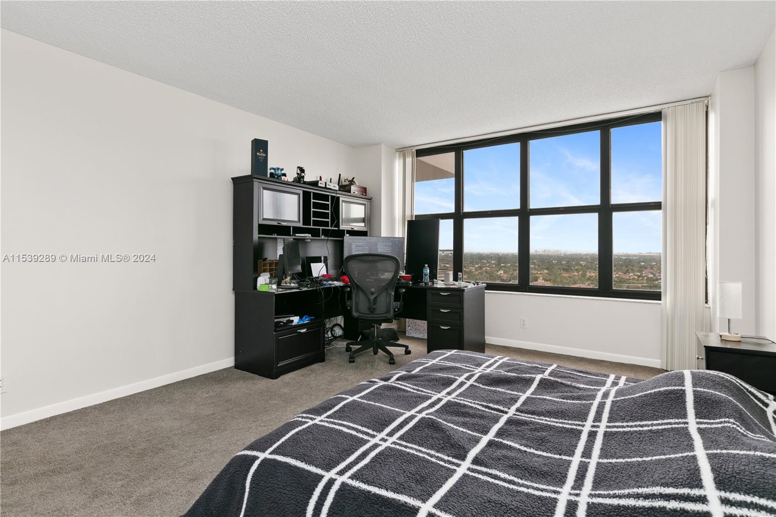 2500 Parkview dr 2009, Hallandale Beach, Florida 33009, 1 Bedroom Bedrooms, ,1 BathroomBathrooms,Residential,For Sale,2500 Parkview dr 2009,A11539289