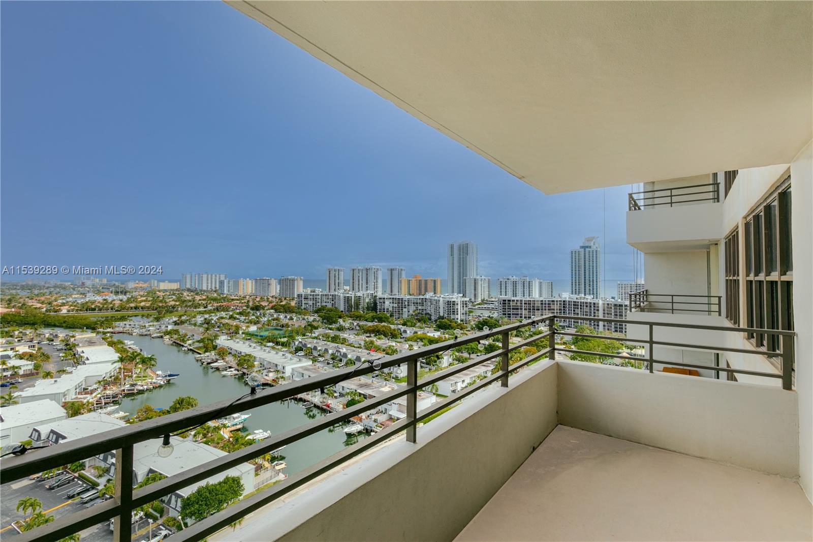 2500 Parkview dr 2009, Hallandale Beach, Florida 33009, 1 Bedroom Bedrooms, ,1 BathroomBathrooms,Residential,For Sale,2500 Parkview dr 2009,A11539289