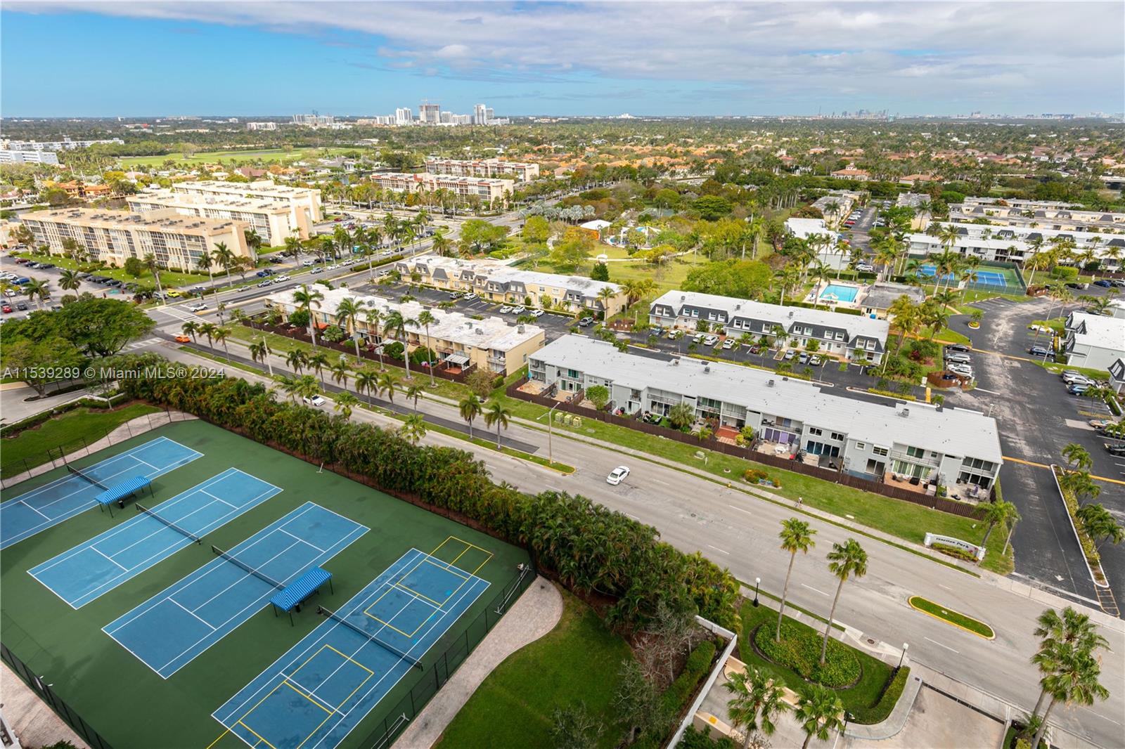 2500 Parkview dr 2009, Hallandale Beach, Florida 33009, 1 Bedroom Bedrooms, ,1 BathroomBathrooms,Residential,For Sale,2500 Parkview dr 2009,A11539289