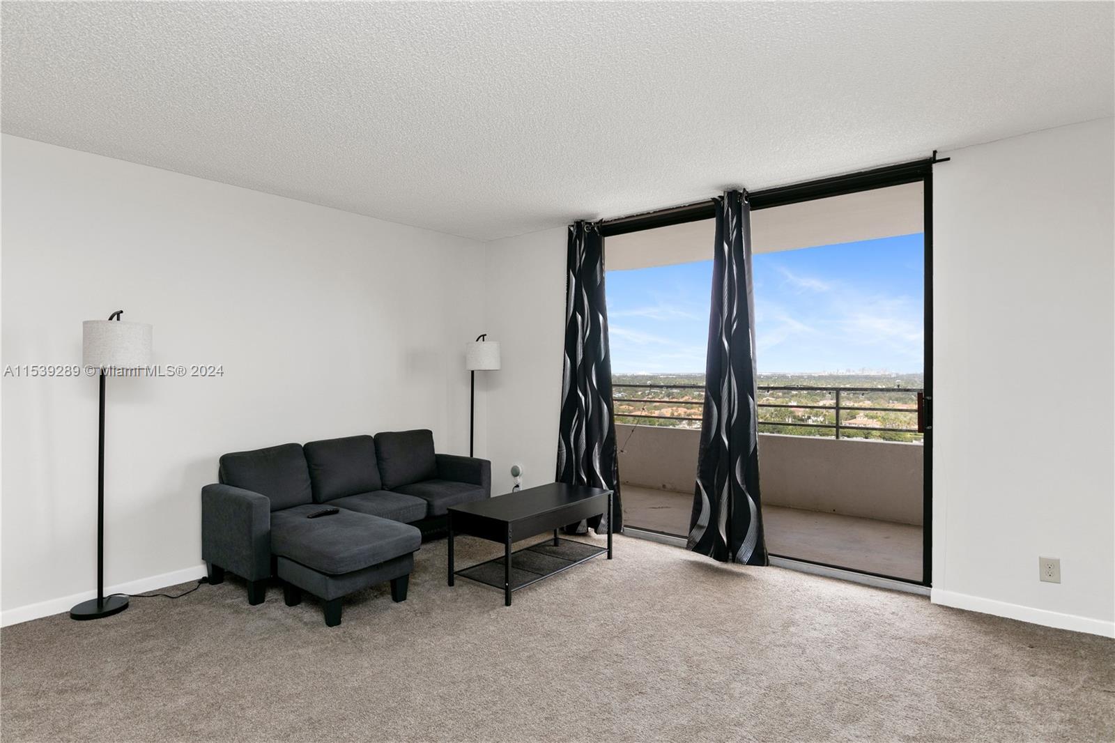 2500 Parkview dr 2009, Hallandale Beach, Florida 33009, 1 Bedroom Bedrooms, ,1 BathroomBathrooms,Residential,For Sale,2500 Parkview dr 2009,A11539289