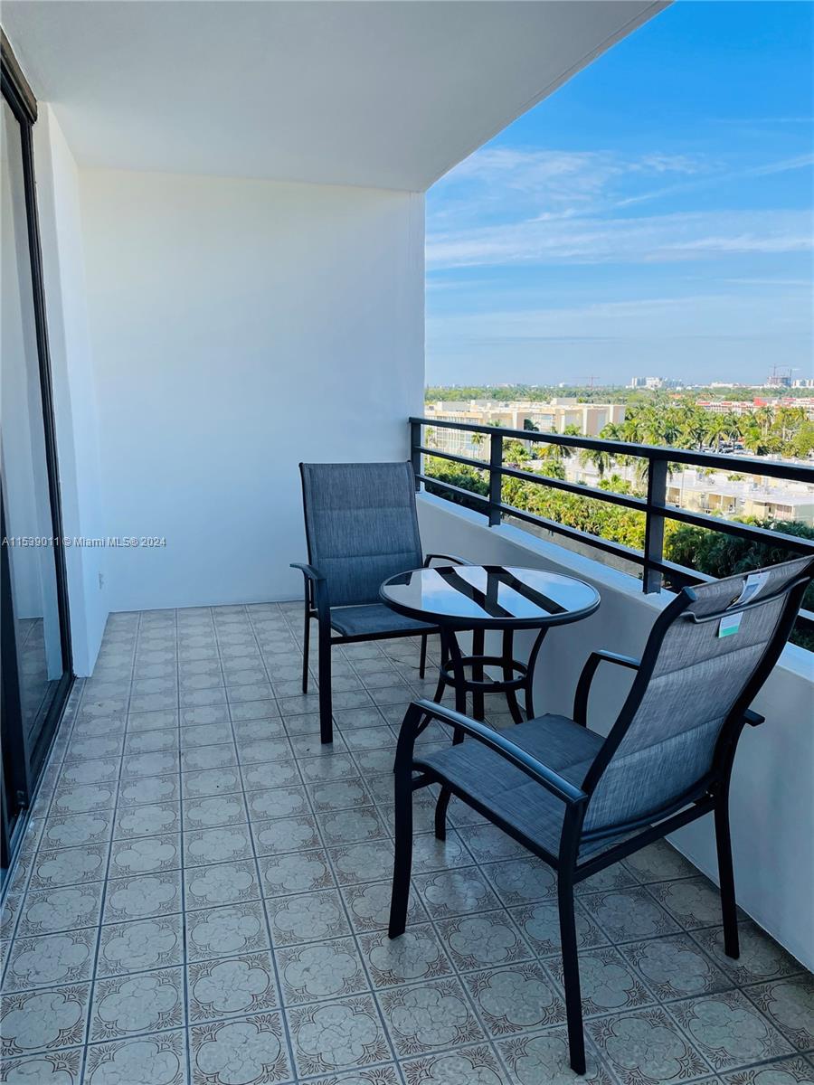 2500 Parkview Dr 907, Hallandale Beach, Florida 33009, 2 Bedrooms Bedrooms, ,2 BathroomsBathrooms,Residentiallease,For Rent,2500 Parkview Dr 907,A11539011