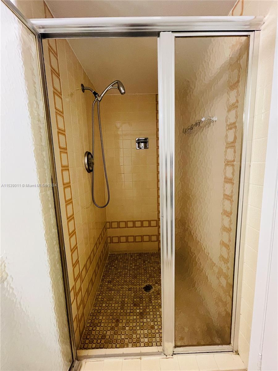 2500 Parkview Dr 907, Hallandale Beach, Florida 33009, 2 Bedrooms Bedrooms, ,2 BathroomsBathrooms,Residentiallease,For Rent,2500 Parkview Dr 907,A11539011