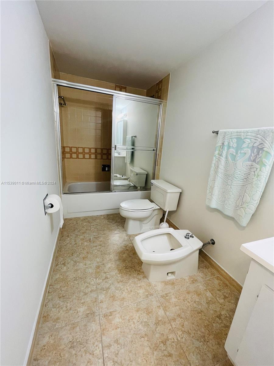 2500 Parkview Dr 907, Hallandale Beach, Florida 33009, 2 Bedrooms Bedrooms, ,2 BathroomsBathrooms,Residentiallease,For Rent,2500 Parkview Dr 907,A11539011