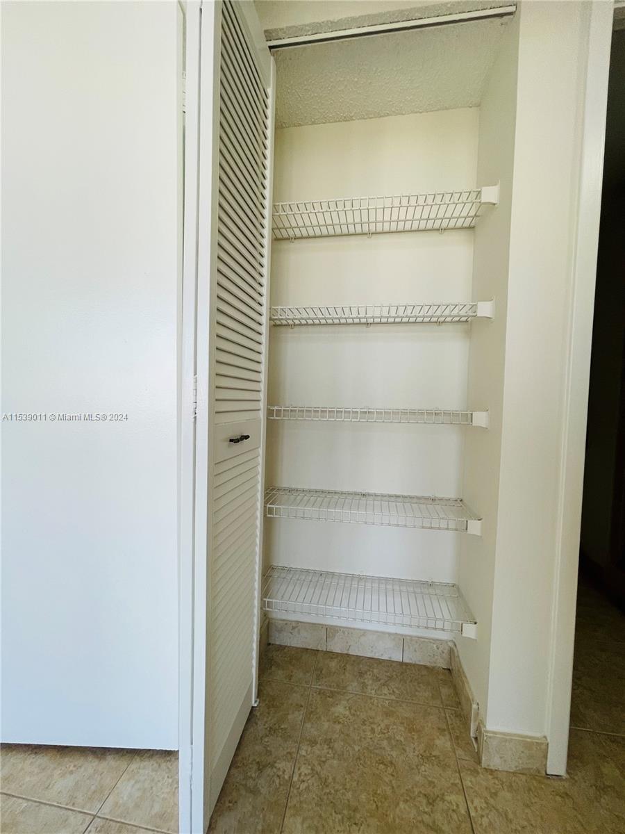 2500 Parkview Dr 907, Hallandale Beach, Florida 33009, 2 Bedrooms Bedrooms, ,2 BathroomsBathrooms,Residentiallease,For Rent,2500 Parkview Dr 907,A11539011