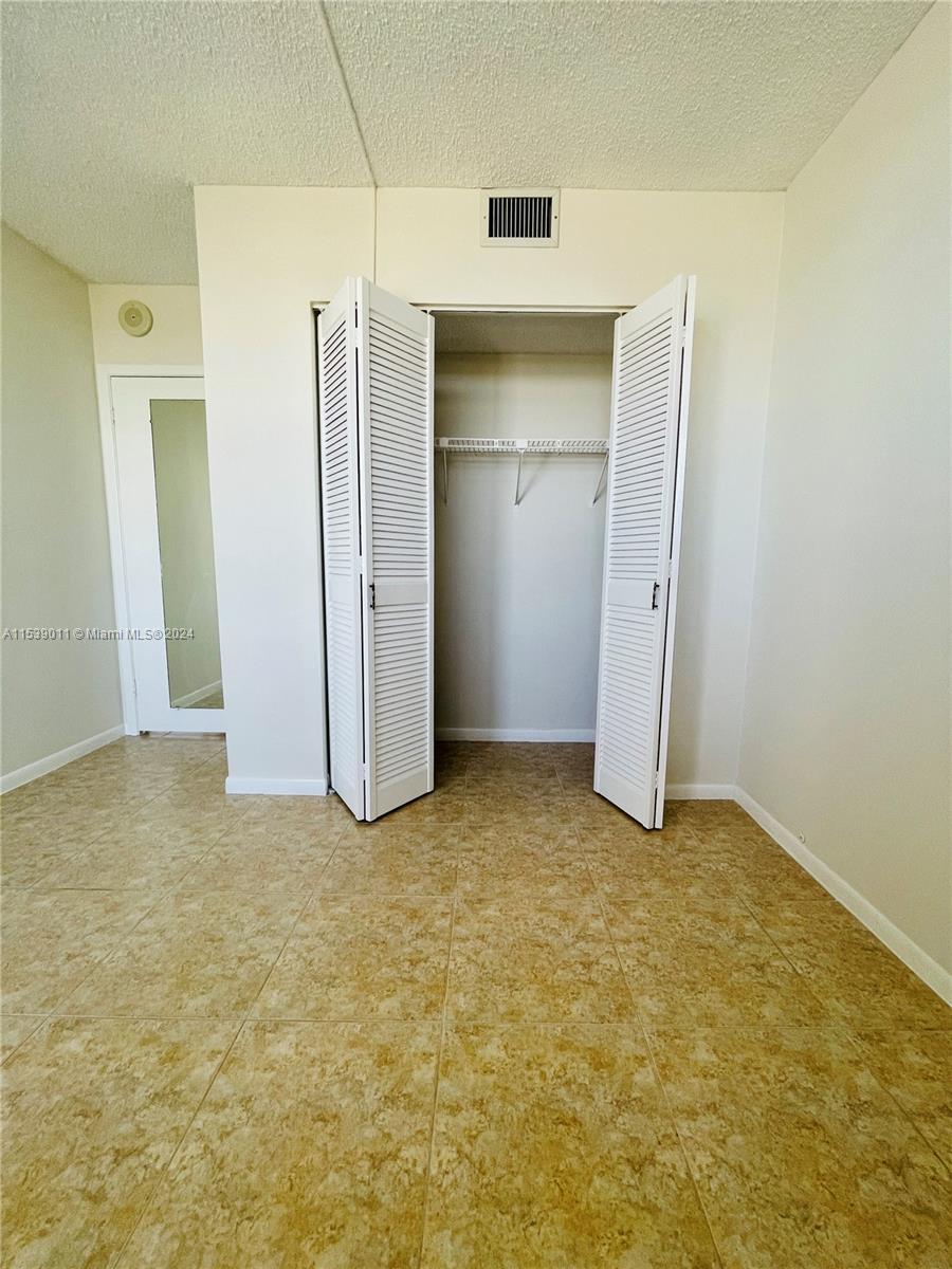 2500 Parkview Dr 907, Hallandale Beach, Florida 33009, 2 Bedrooms Bedrooms, ,2 BathroomsBathrooms,Residentiallease,For Rent,2500 Parkview Dr 907,A11539011