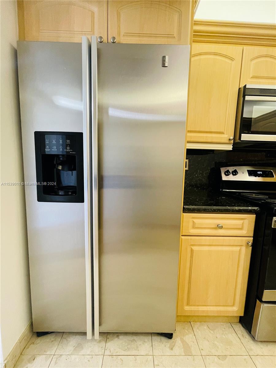 2500 Parkview Dr 907, Hallandale Beach, Florida 33009, 2 Bedrooms Bedrooms, ,2 BathroomsBathrooms,Residentiallease,For Rent,2500 Parkview Dr 907,A11539011