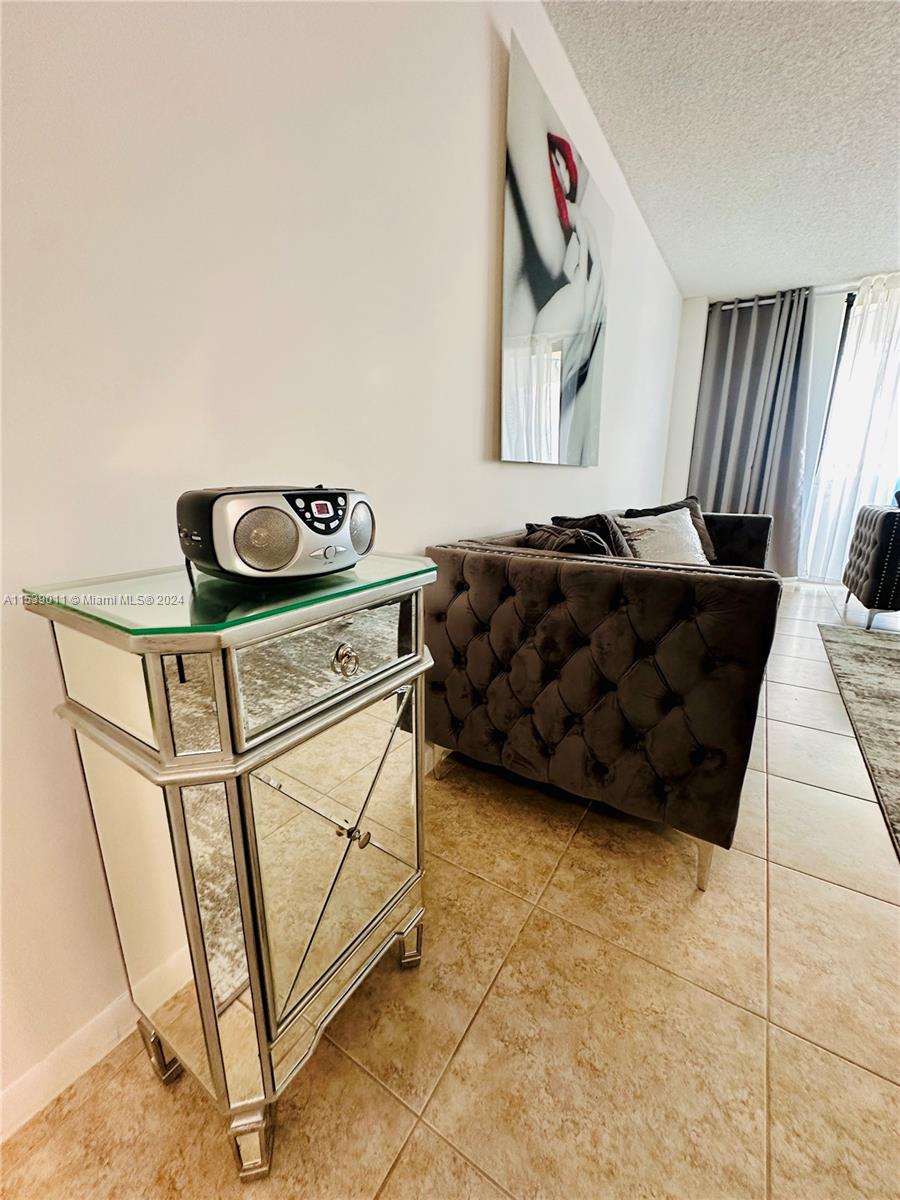2500 Parkview Dr 907, Hallandale Beach, Florida 33009, 2 Bedrooms Bedrooms, ,2 BathroomsBathrooms,Residentiallease,For Rent,2500 Parkview Dr 907,A11539011