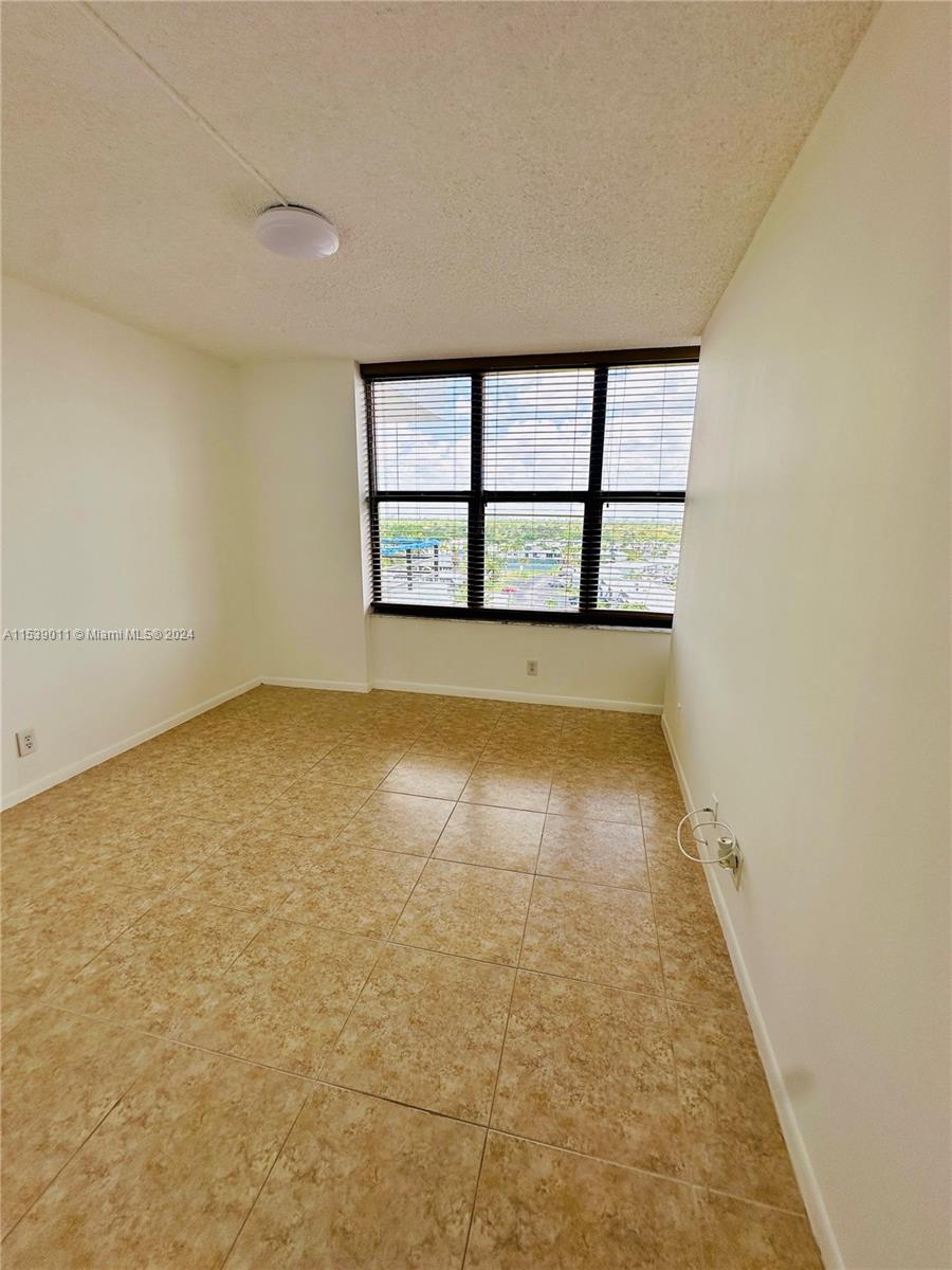 2500 Parkview Dr 907, Hallandale Beach, Florida 33009, 2 Bedrooms Bedrooms, ,2 BathroomsBathrooms,Residentiallease,For Rent,2500 Parkview Dr 907,A11539011