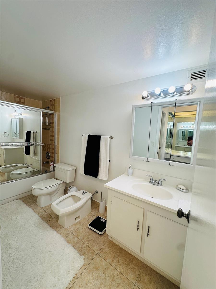 2500 Parkview Dr 907, Hallandale Beach, Florida 33009, 2 Bedrooms Bedrooms, ,2 BathroomsBathrooms,Residentiallease,For Rent,2500 Parkview Dr 907,A11539011