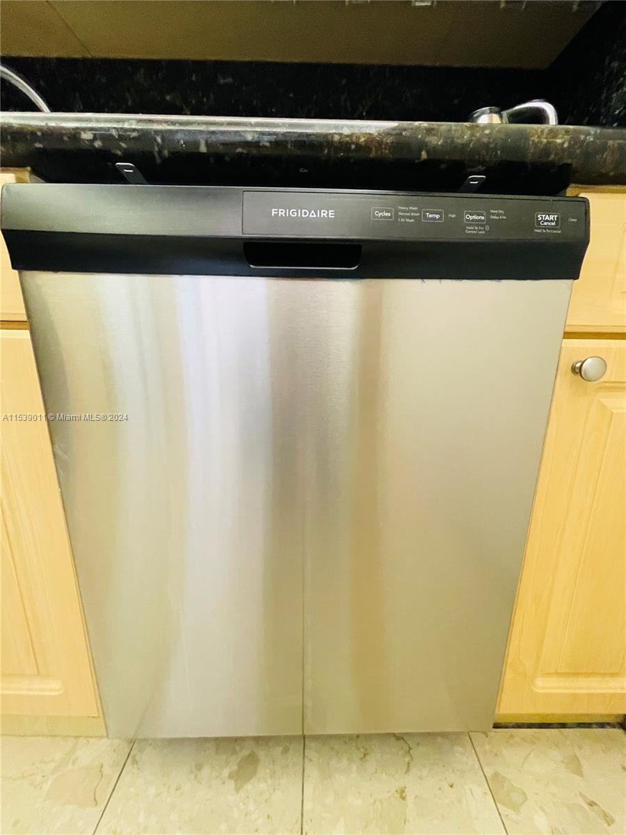 2500 Parkview Dr 907, Hallandale Beach, Florida 33009, 2 Bedrooms Bedrooms, ,2 BathroomsBathrooms,Residentiallease,For Rent,2500 Parkview Dr 907,A11539011