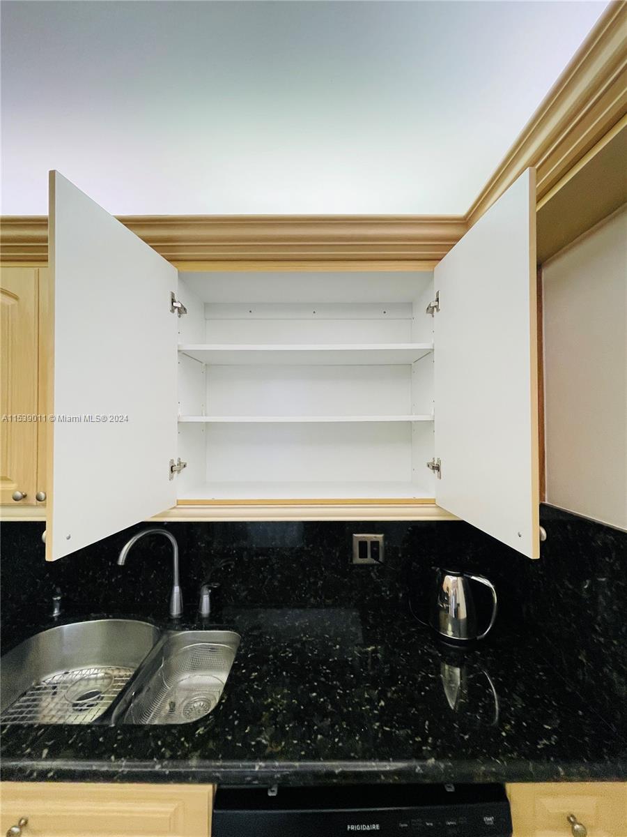 2500 Parkview Dr 907, Hallandale Beach, Florida 33009, 2 Bedrooms Bedrooms, ,2 BathroomsBathrooms,Residentiallease,For Rent,2500 Parkview Dr 907,A11539011