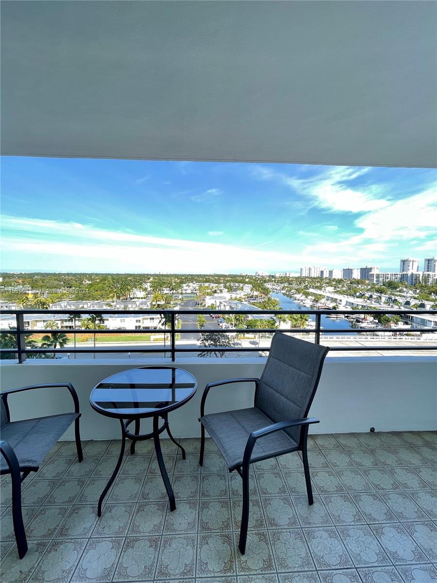 2500 Parkview Dr 907, Hallandale Beach, Florida 33009, 2 Bedrooms Bedrooms, ,2 BathroomsBathrooms,Residentiallease,For Rent,2500 Parkview Dr 907,A11539011