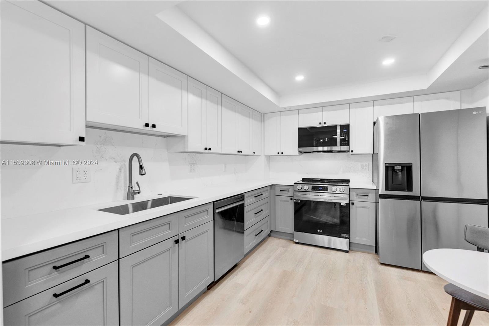 3200 Port Royale Dr N, Fort Lauderdale, FL, 33308 United States, 2 Bedrooms Bedrooms, ,2 BathroomsBathrooms,Residential,For Sale,Port Royale Dr N,A11539308