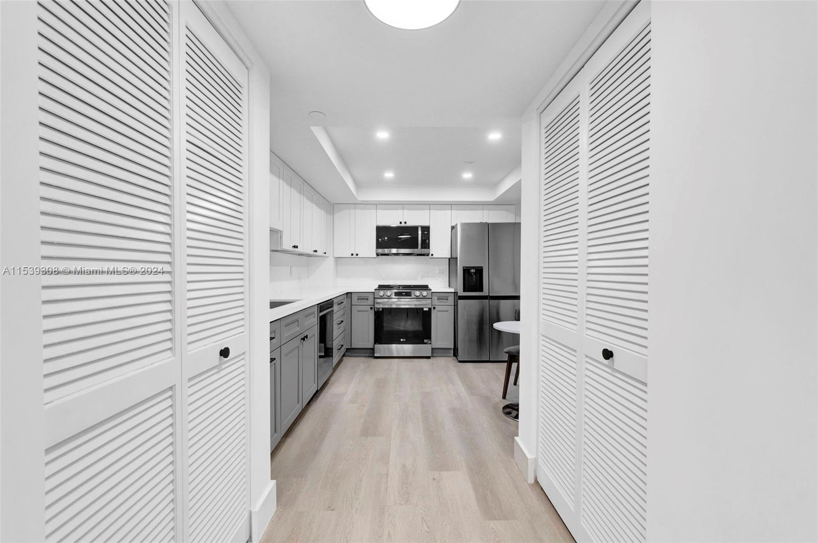 3200 Port Royale Dr N, Fort Lauderdale, FL, 33308 United States, 2 Bedrooms Bedrooms, ,2 BathroomsBathrooms,Residential,For Sale,Port Royale Dr N,A11539308