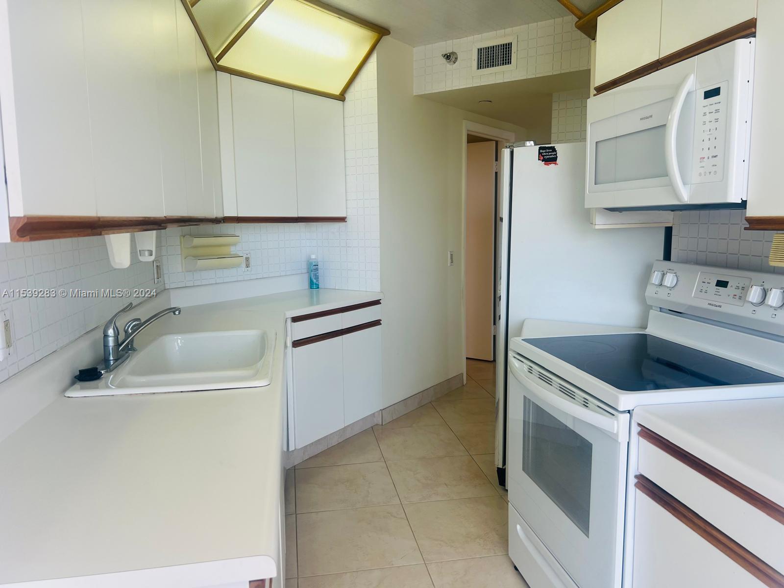 3610 Yacht Club Dr 409, Aventura, Florida 33180, 3 Bedrooms Bedrooms, ,2 BathroomsBathrooms,Residential,For Sale,3610 Yacht Club Dr 409,A11539283