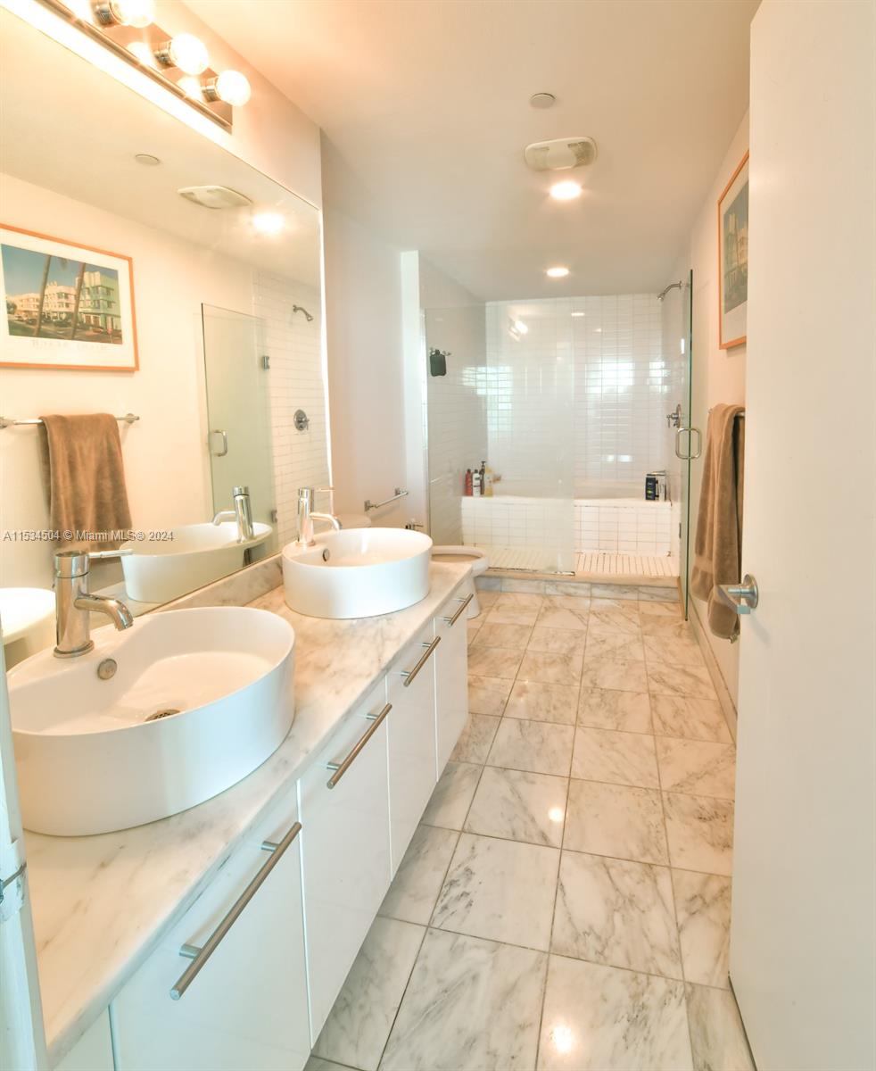 888 Biscayne Blvd 2511, Miami, Florida 33132, 1 Bedroom Bedrooms, ,1 BathroomBathrooms,Residential,For Sale,888 Biscayne Blvd 2511,A11534504