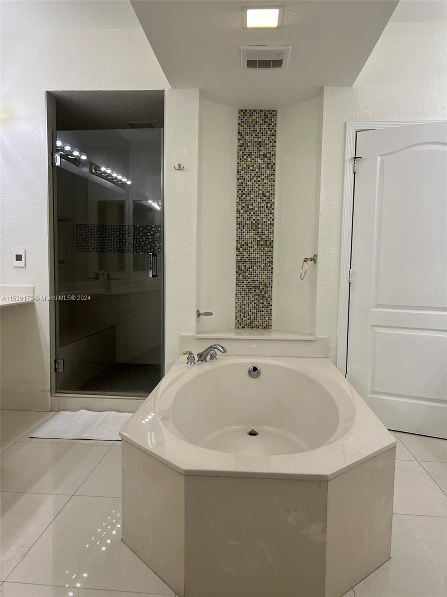 10710 66th St, Doral, FL, 33178 United States, 3 Bedrooms Bedrooms, ,2 BathroomsBathrooms,Residential,For Sale,66th St,A11539179