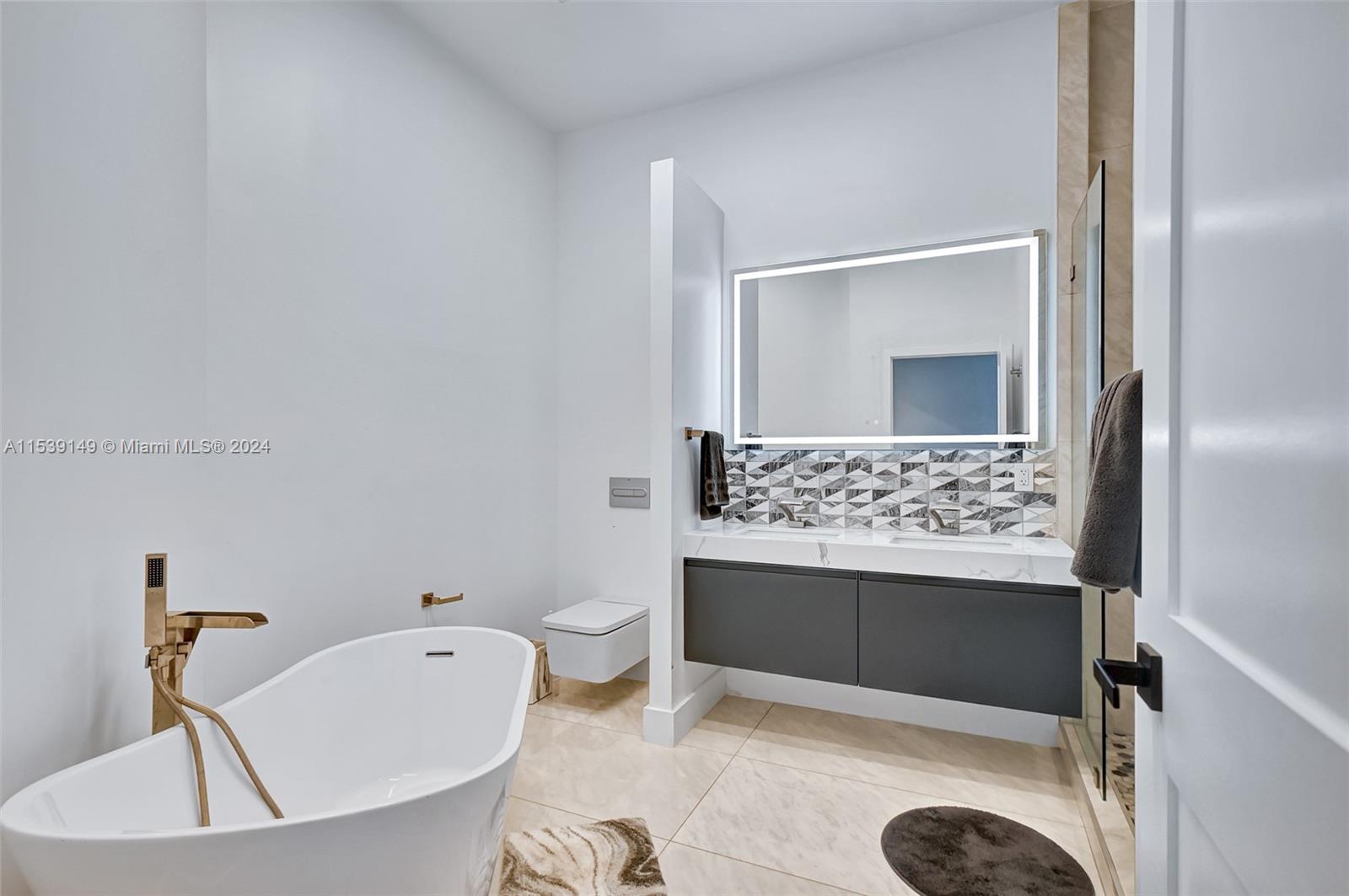 480 NE 30th St 104, Miami, Florida 33137, 1 Bedroom Bedrooms, ,2 BathroomsBathrooms,Residential,For Sale,480 NE 30th St 104,A11539149