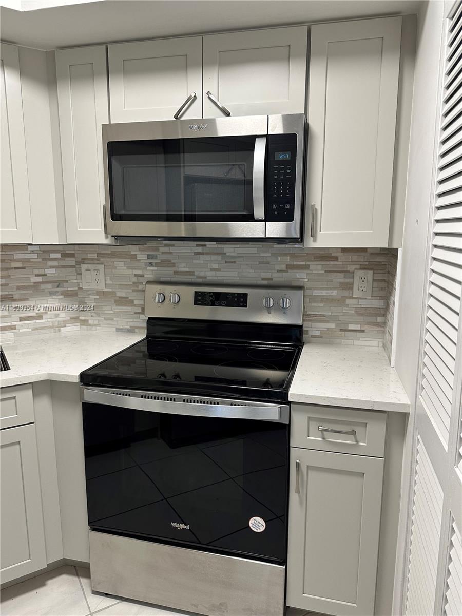 6767 Collins Ave 403, Miami Beach, Florida 33141, 2 Bedrooms Bedrooms, ,1 BathroomBathrooms,Residentiallease,For Rent,6767 Collins Ave 403,A11539354