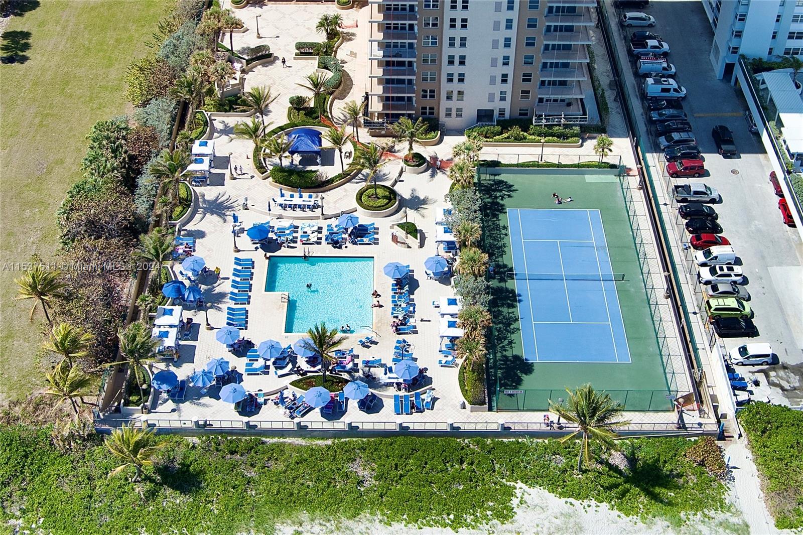 Malagabuilding pool area