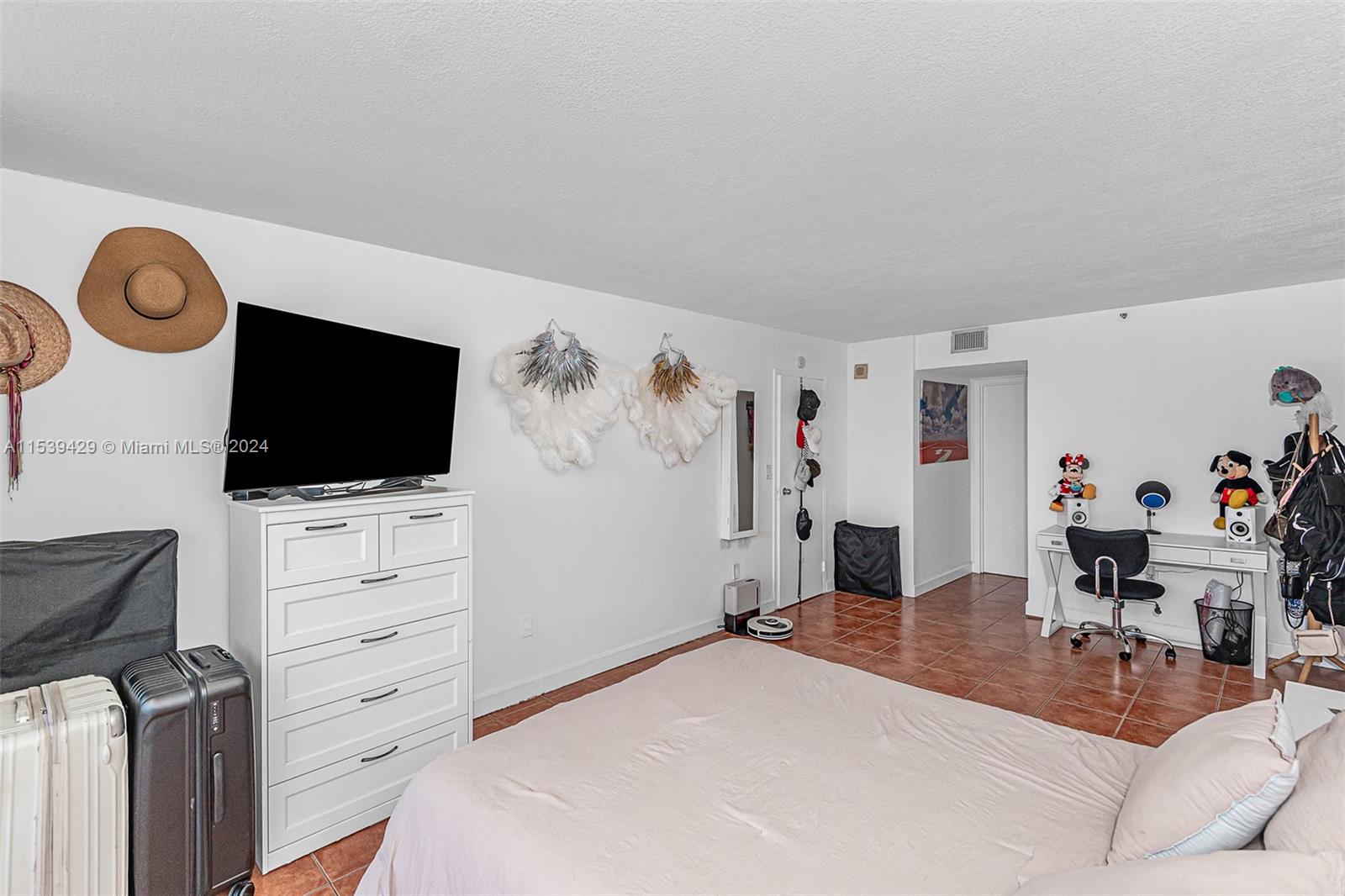 555 NE 15th St 12K, Miami, Florida 33132, 1 Bedroom Bedrooms, ,1 BathroomBathrooms,Residential,For Sale,555 NE 15th St 12K,A11539429