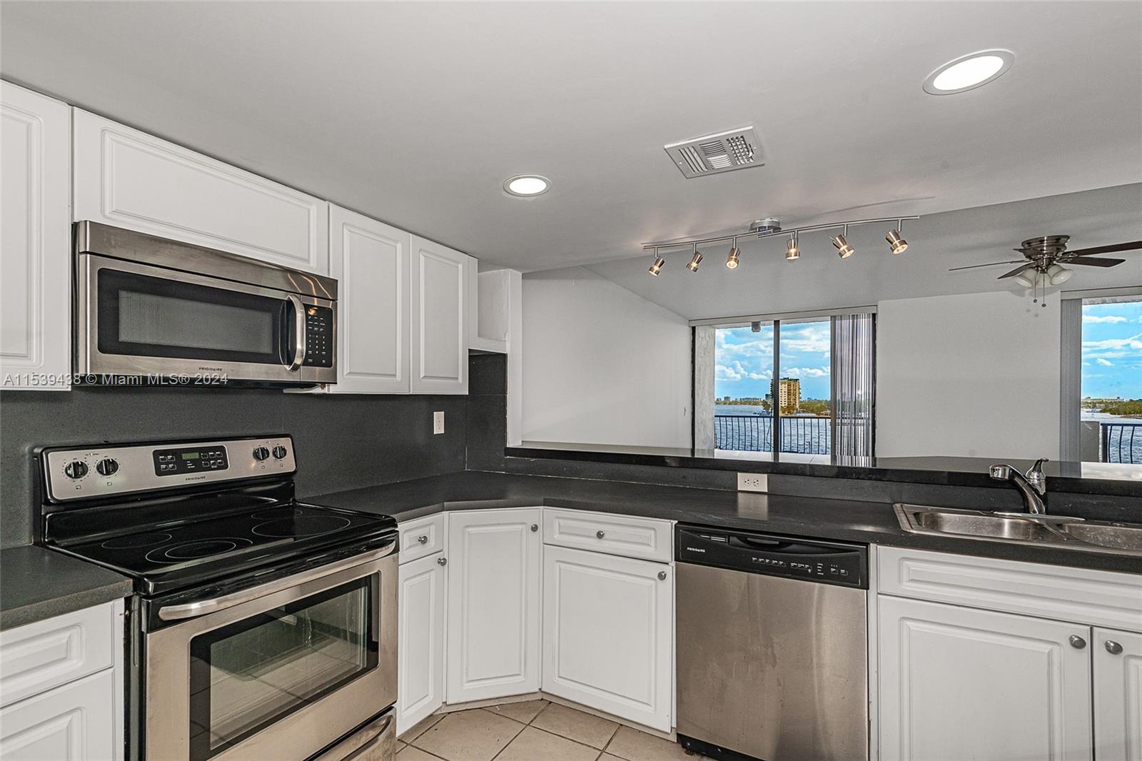 555 NE 15th St 603, Miami, Florida 33132, 1 Bedroom Bedrooms, ,1 BathroomBathrooms,Residential,For Sale,555 NE 15th St 603,A11539438