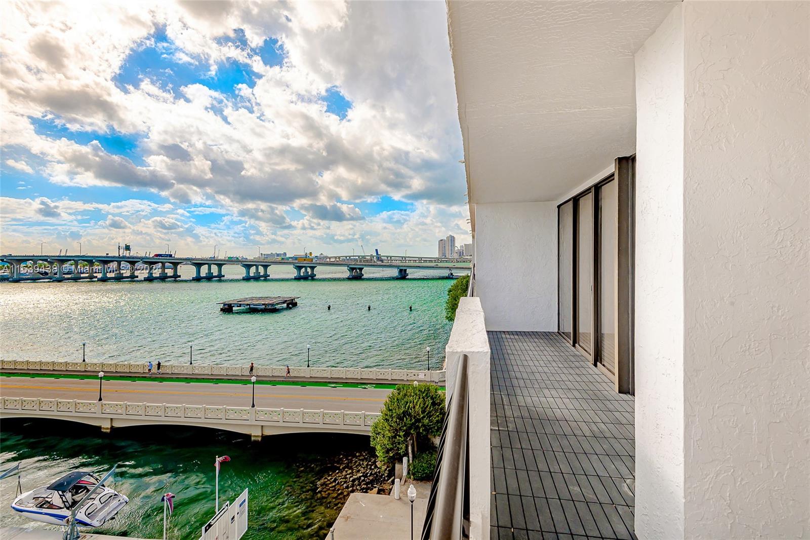 555 NE 15th St 603, Miami, Florida 33132, 1 Bedroom Bedrooms, ,1 BathroomBathrooms,Residential,For Sale,555 NE 15th St 603,A11539438