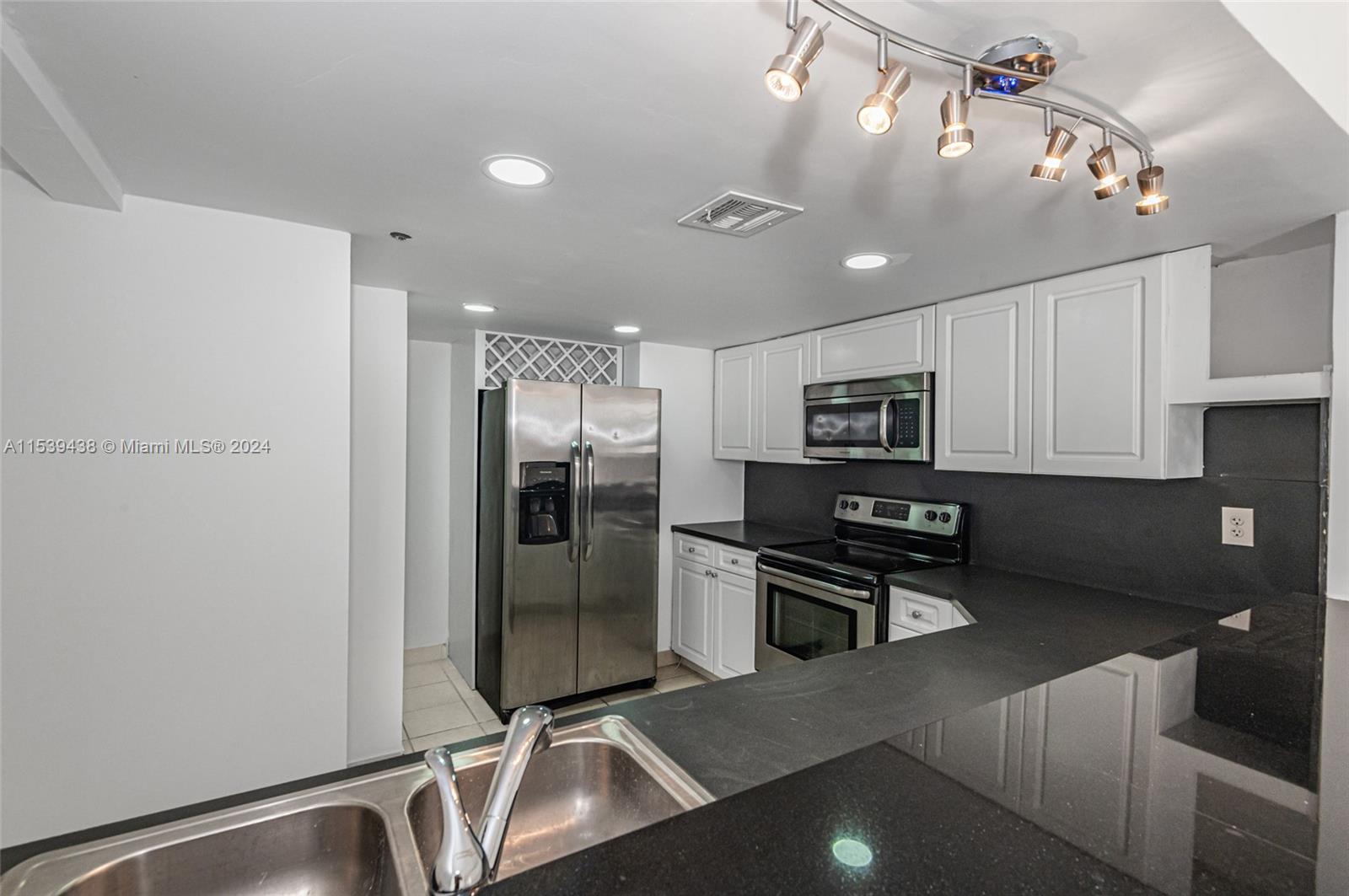 555 NE 15th St 603, Miami, Florida 33132, 1 Bedroom Bedrooms, ,1 BathroomBathrooms,Residential,For Sale,555 NE 15th St 603,A11539438