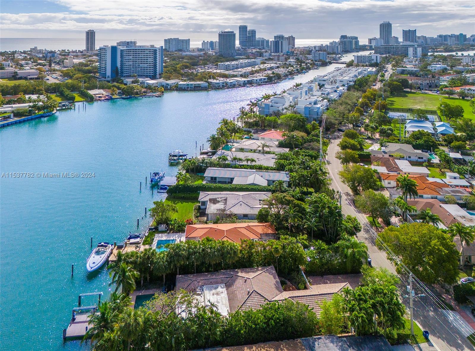 235 Shore Dr, Miami Beach, FL, 33141 United States, 3 Bedrooms Bedrooms, ,2 BathroomsBathrooms,Residential,For Sale,Shore Dr,A11537782