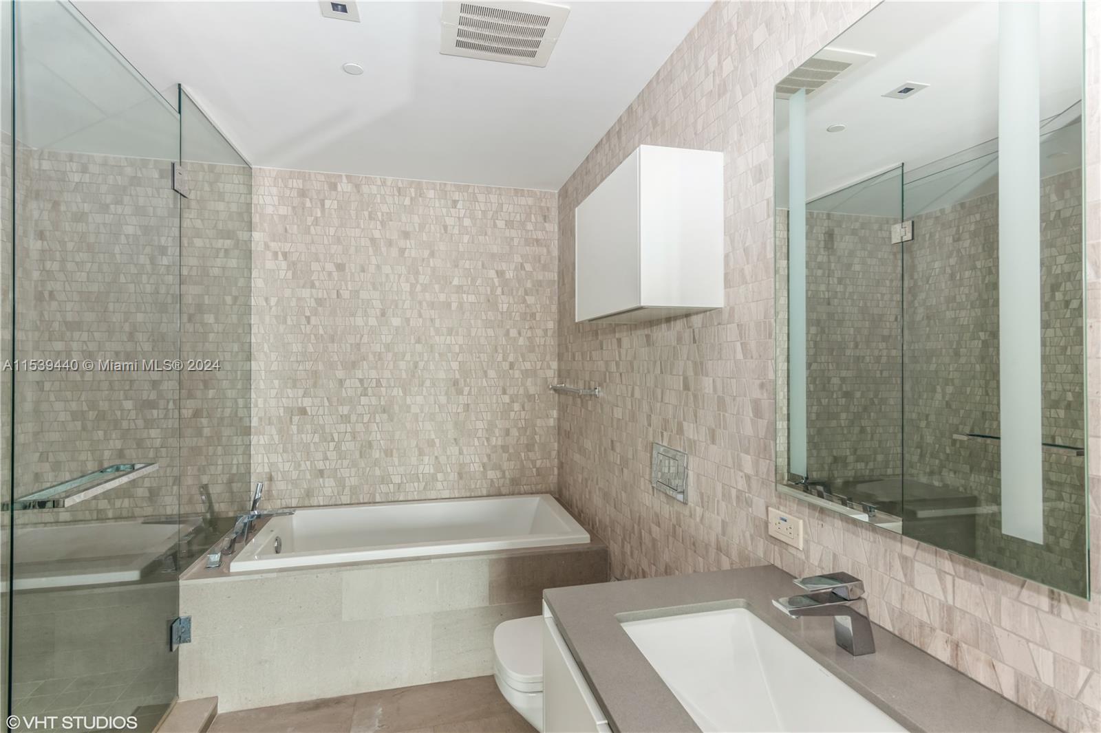 88 SW 7th St 2508, Miami, Florida 33130, 1 Bedroom Bedrooms, ,1 BathroomBathrooms,Residential,For Sale,88 SW 7th St 2508,A11539440