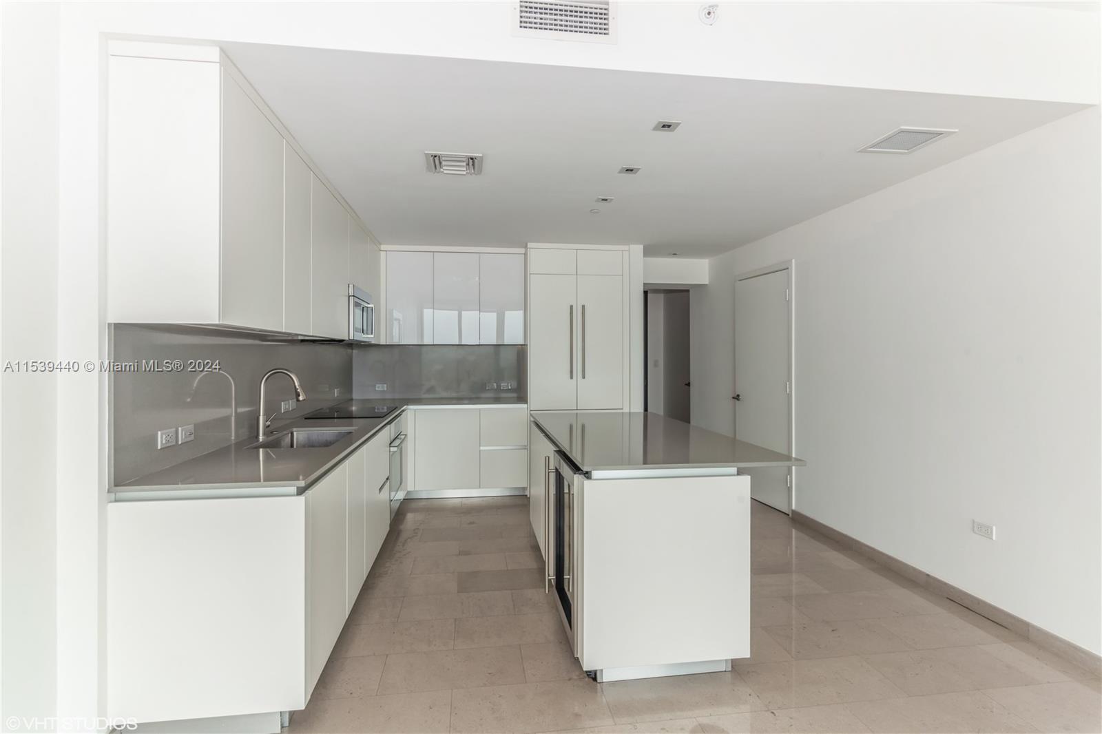 88 SW 7th St 2508, Miami, Florida 33130, 1 Bedroom Bedrooms, ,1 BathroomBathrooms,Residential,For Sale,88 SW 7th St 2508,A11539440