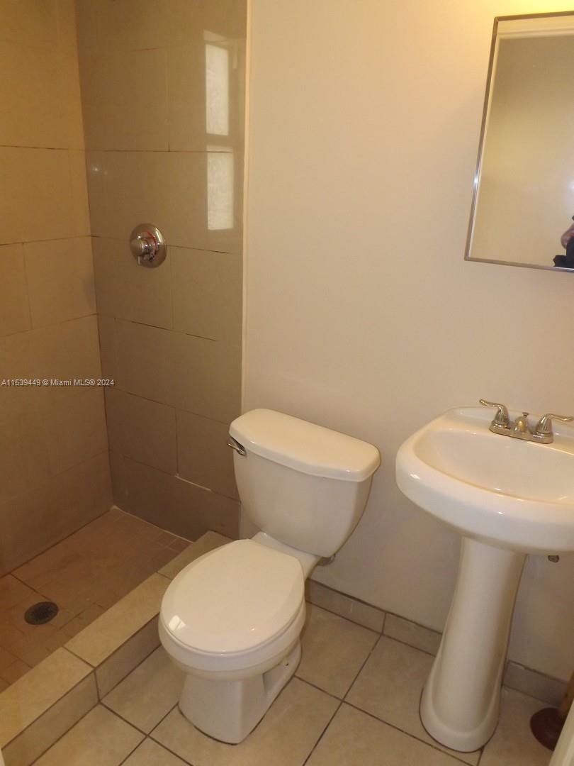 223 NW 12th St 6, Miami, Florida 33136, ,1 BathroomBathrooms,Residentiallease,For Rent,223 NW 12th St 6,A11539449