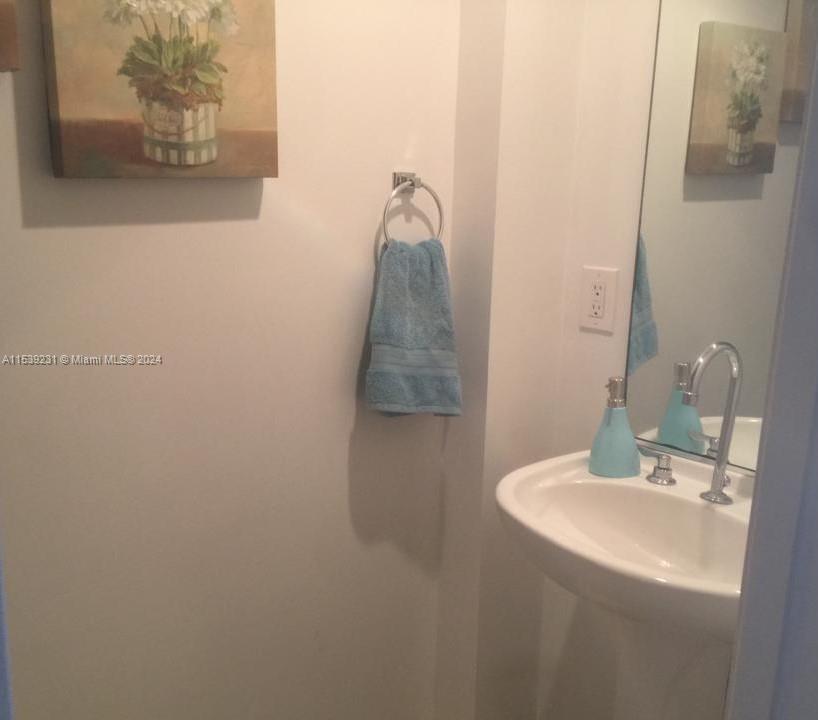 6917 Collins Ave 1506, Miami Beach, Florida 33141, 1 Bedroom Bedrooms, ,1 BathroomBathrooms,Residentiallease,For Rent,6917 Collins Ave 1506,A11539231