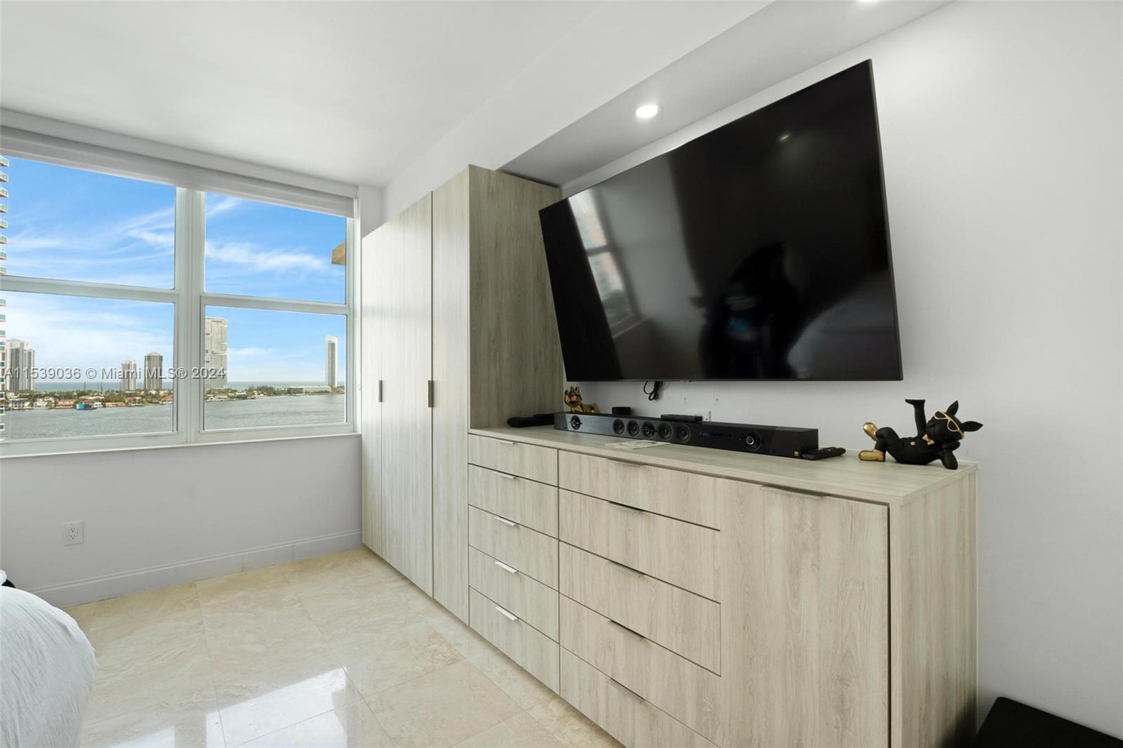 3330 NE 190th St 1212, Aventura, Florida 33180, 2 Bedrooms Bedrooms, ,2 BathroomsBathrooms,Residential,For Sale,3330 NE 190th St 1212,A11539036