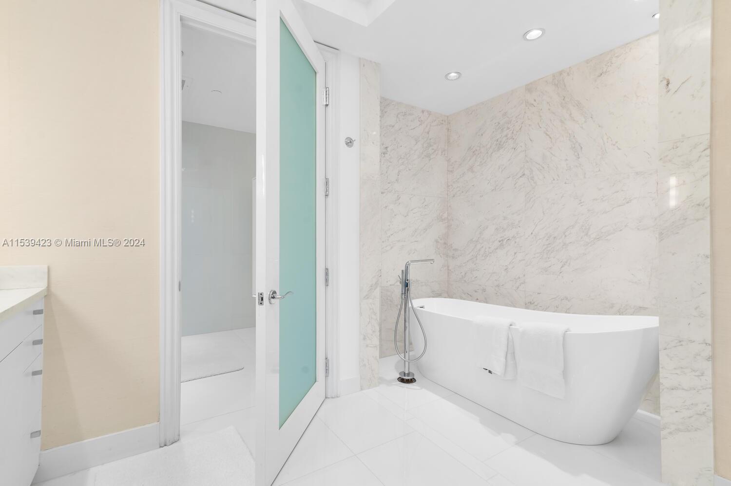 Primary bathroom tub