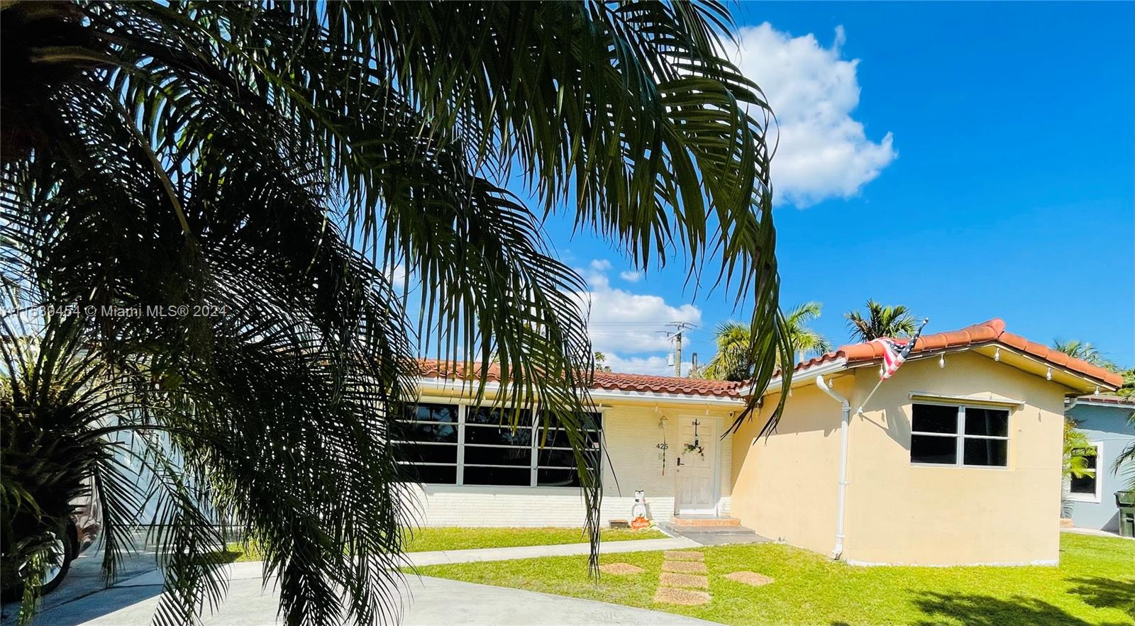 Dania Beach, Florida 33004, 3 Bedrooms Bedrooms, ,2 BathroomsBathrooms,Residential,For Sale,A11539454