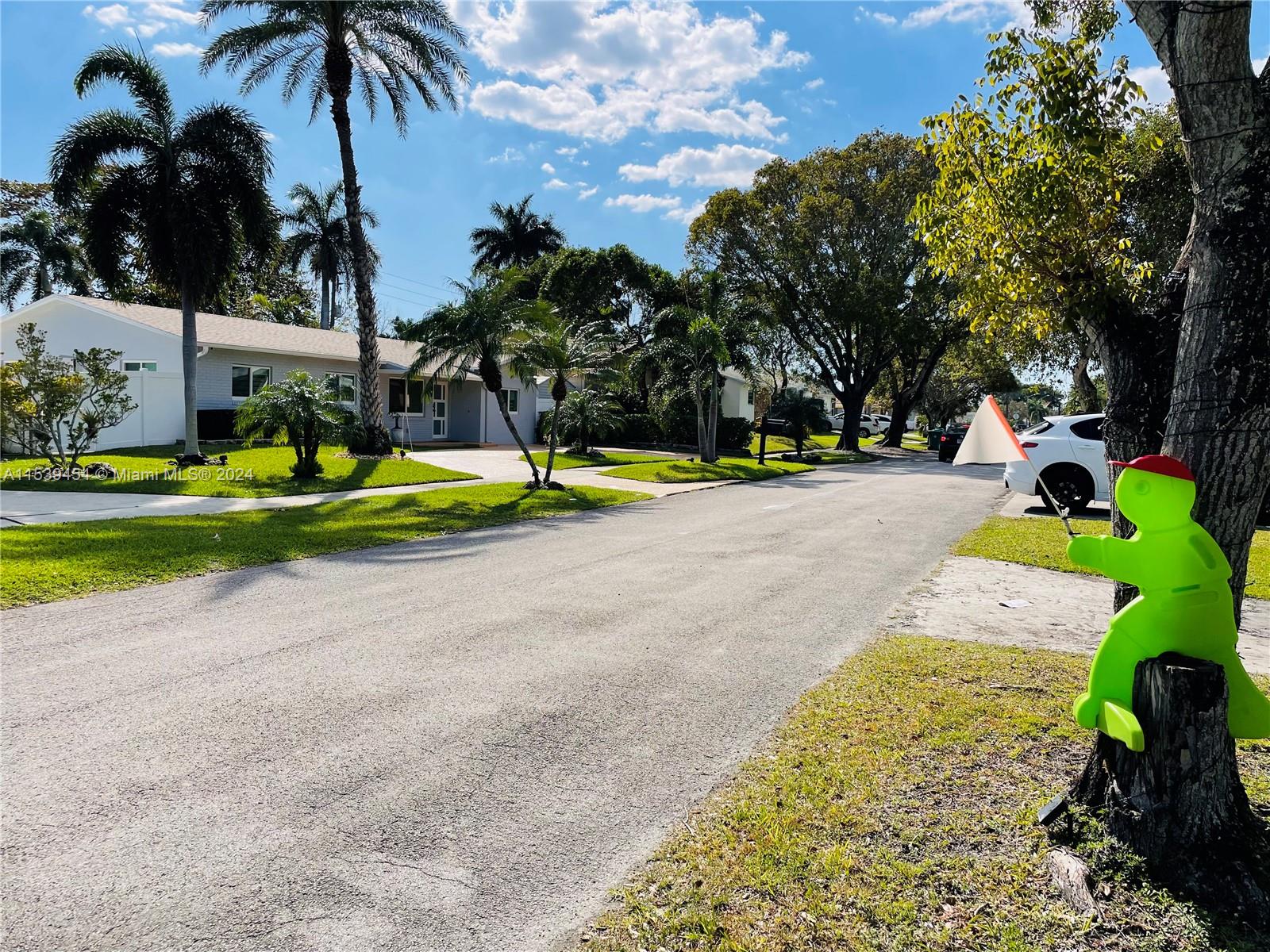 Dania Beach, Florida 33004, 3 Bedrooms Bedrooms, ,2 BathroomsBathrooms,Residential,For Sale,A11539454