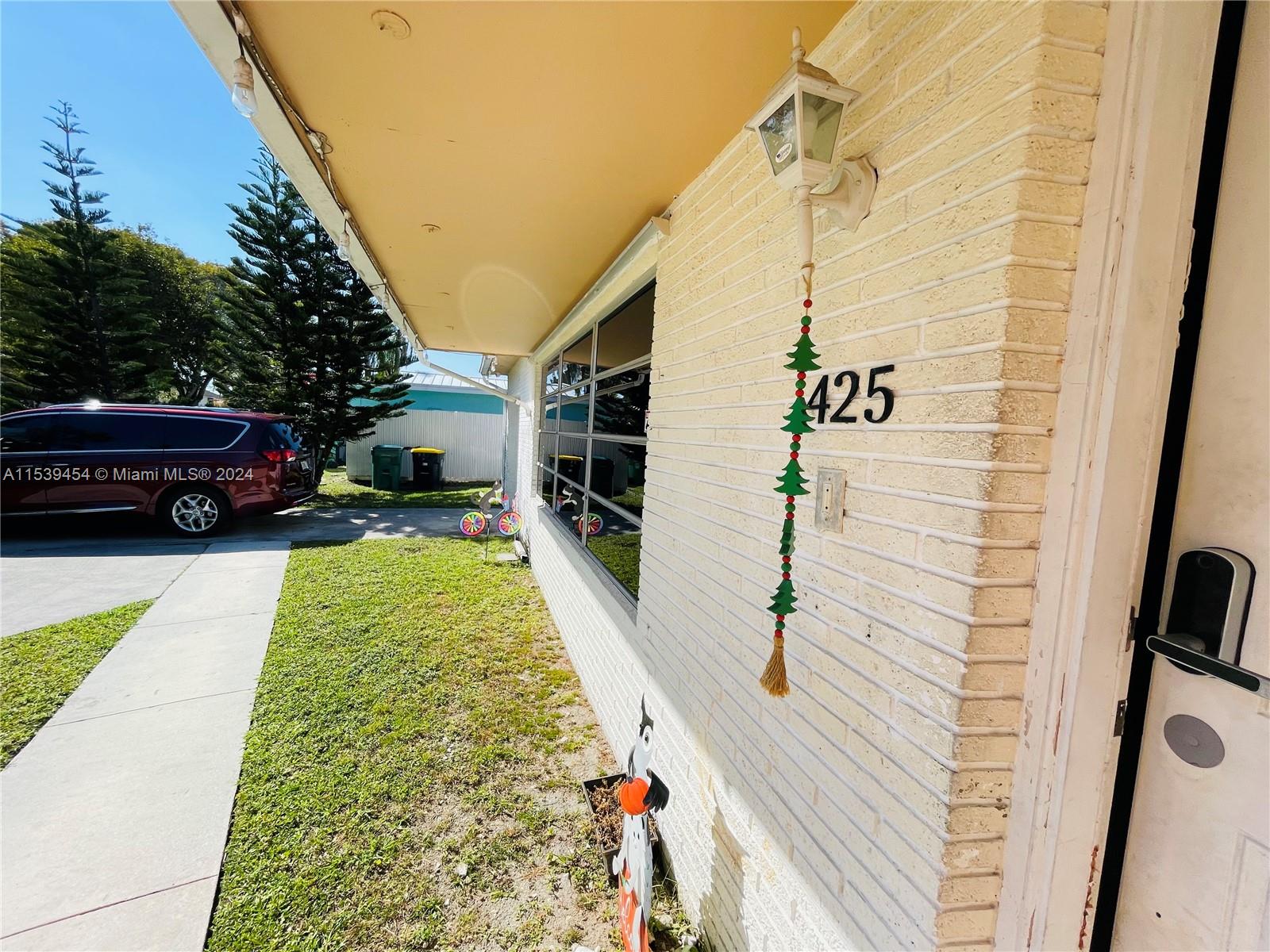 Dania Beach, Florida 33004, 3 Bedrooms Bedrooms, ,2 BathroomsBathrooms,Residential,For Sale,A11539454