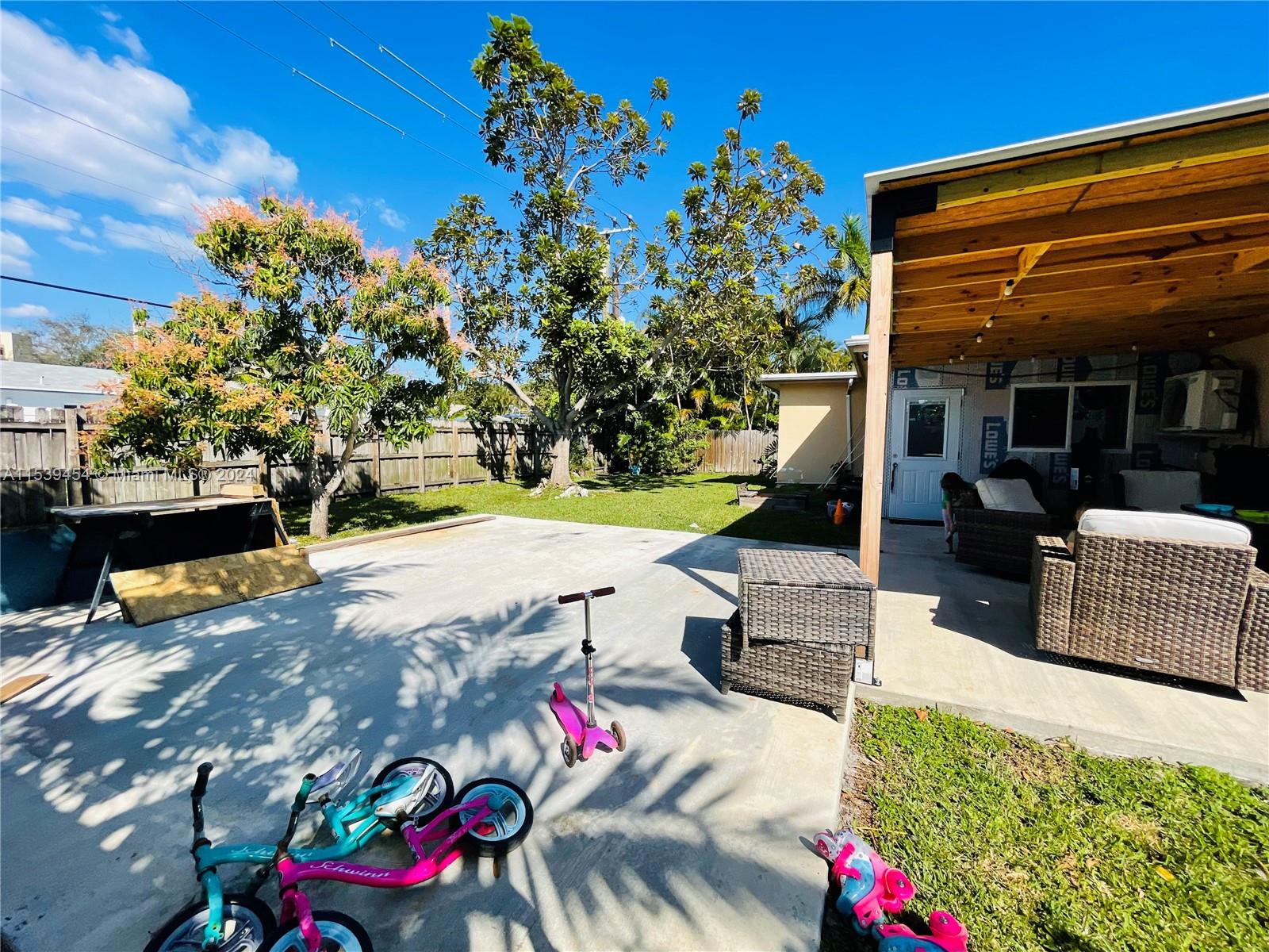 Dania Beach, Florida 33004, 3 Bedrooms Bedrooms, ,2 BathroomsBathrooms,Residential,For Sale,A11539454