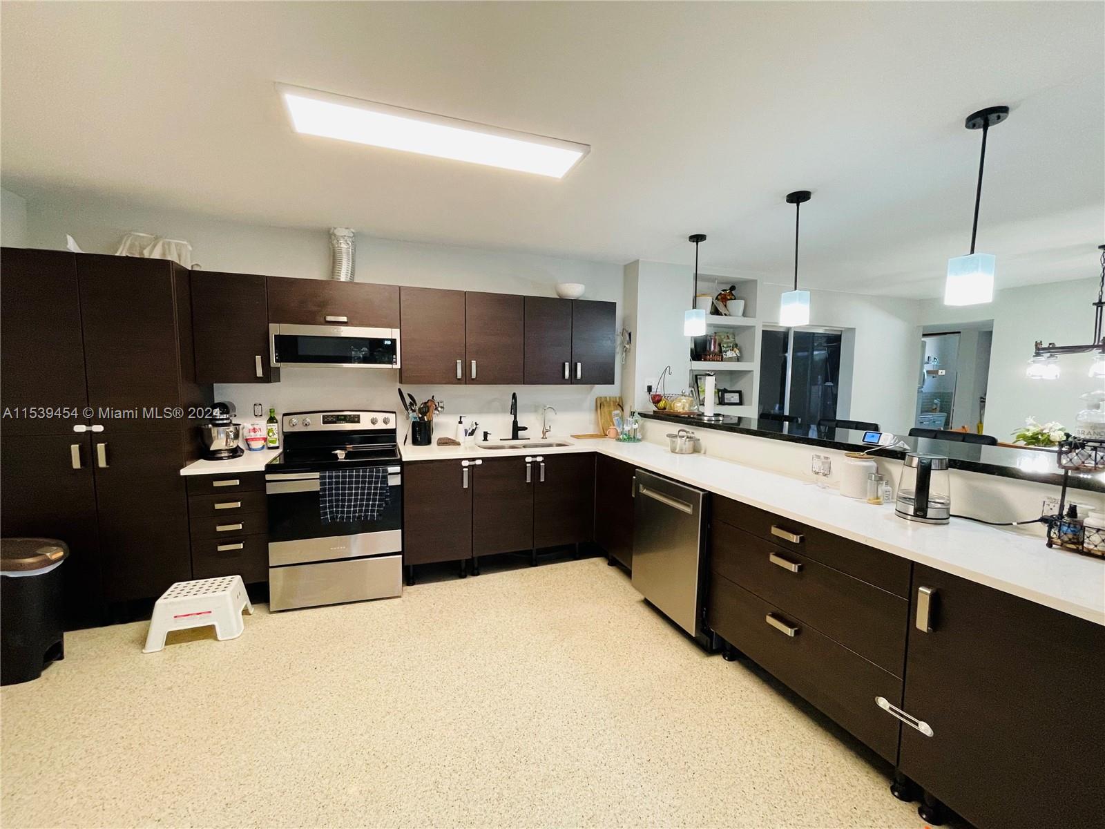 Dania Beach, Florida 33004, 3 Bedrooms Bedrooms, ,2 BathroomsBathrooms,Residential,For Sale,A11539454