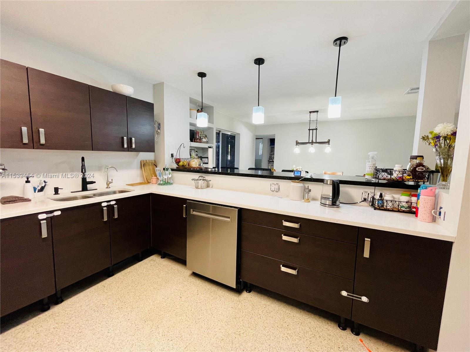 Dania Beach, Florida 33004, 3 Bedrooms Bedrooms, ,2 BathroomsBathrooms,Residential,For Sale,A11539454