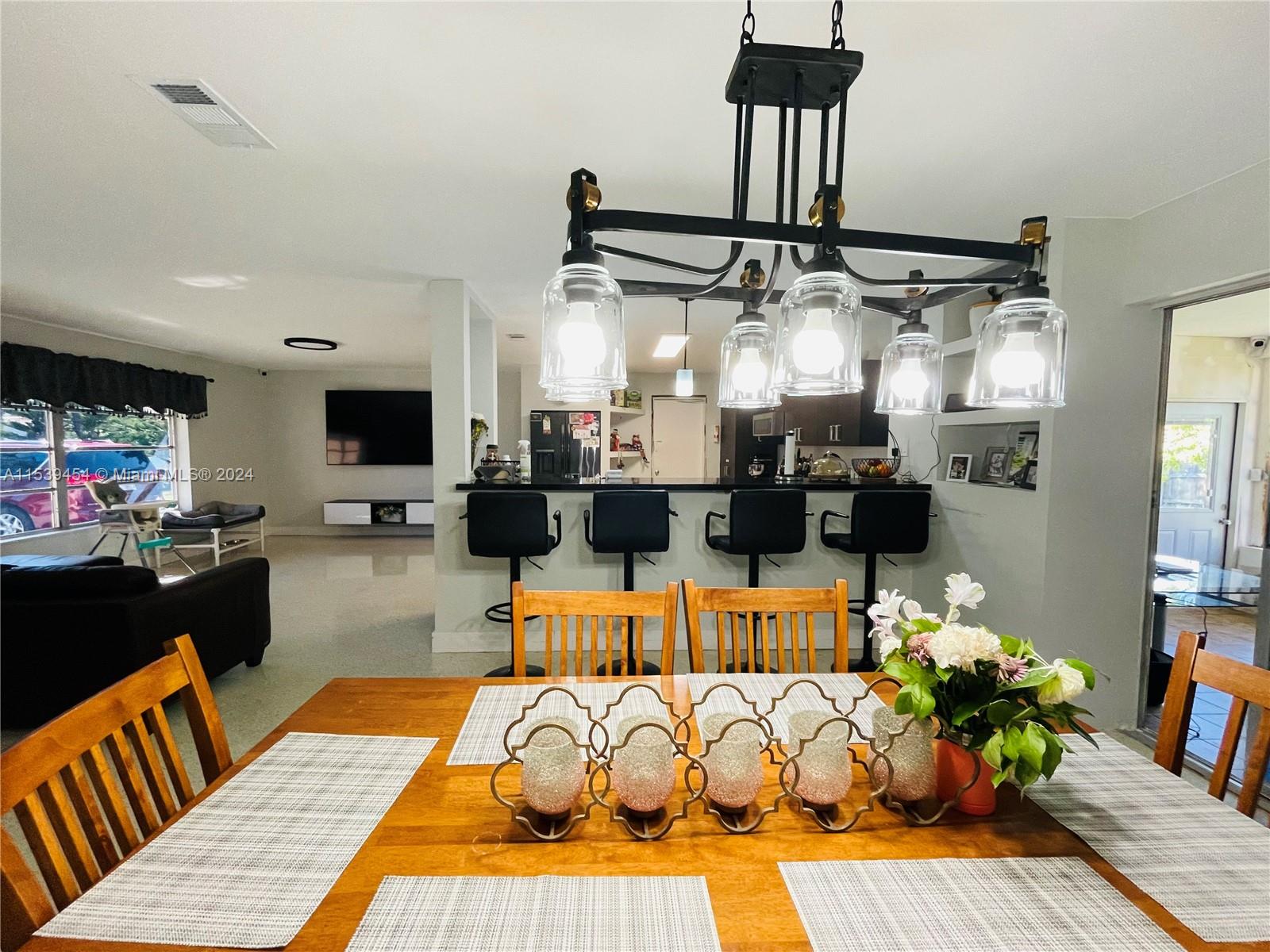 Dania Beach, Florida 33004, 3 Bedrooms Bedrooms, ,2 BathroomsBathrooms,Residential,For Sale,A11539454