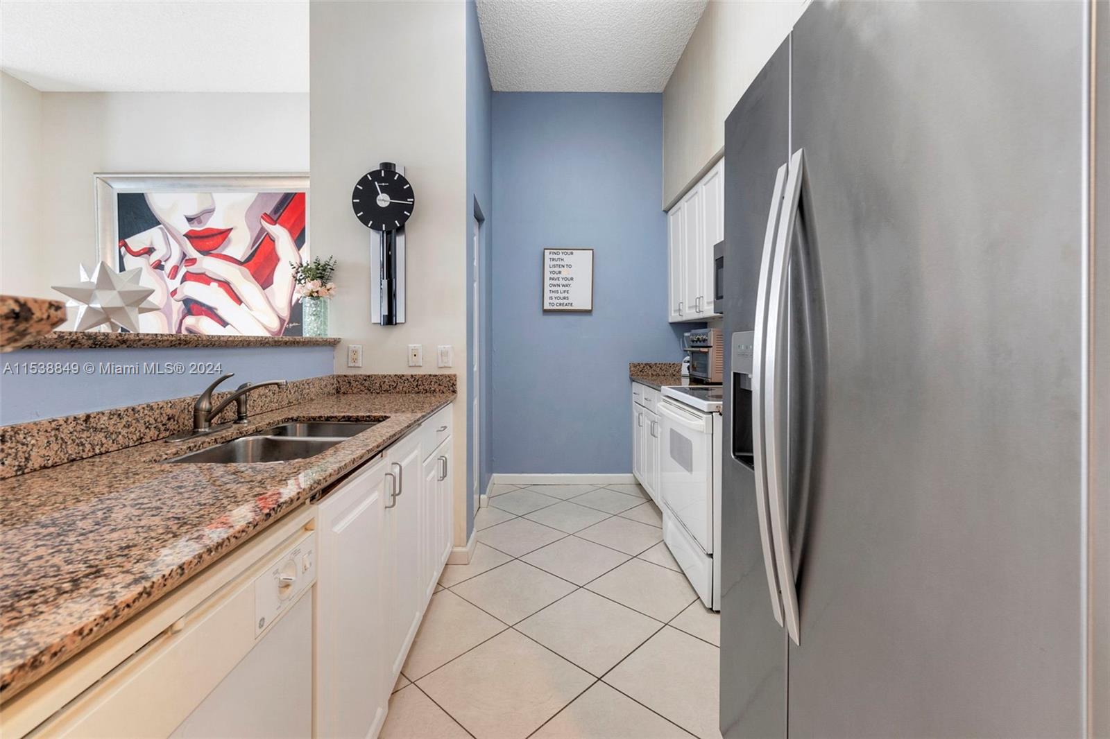 1155 Brickell Bay Dr 202, Miami, Florida 33131, 2 Bedrooms Bedrooms, ,2 BathroomsBathrooms,Residentiallease,For Rent,1155 Brickell Bay Dr 202,A11538849