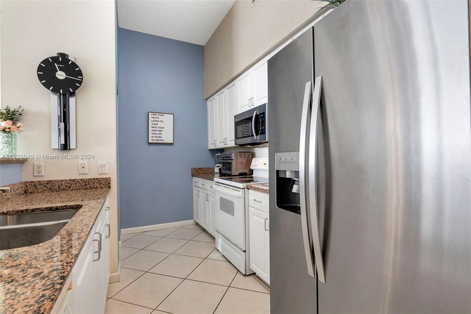 1155 Brickell Bay Dr 202, Miami, Florida 33131, 2 Bedrooms Bedrooms, ,2 BathroomsBathrooms,Residentiallease,For Rent,1155 Brickell Bay Dr 202,A11538849