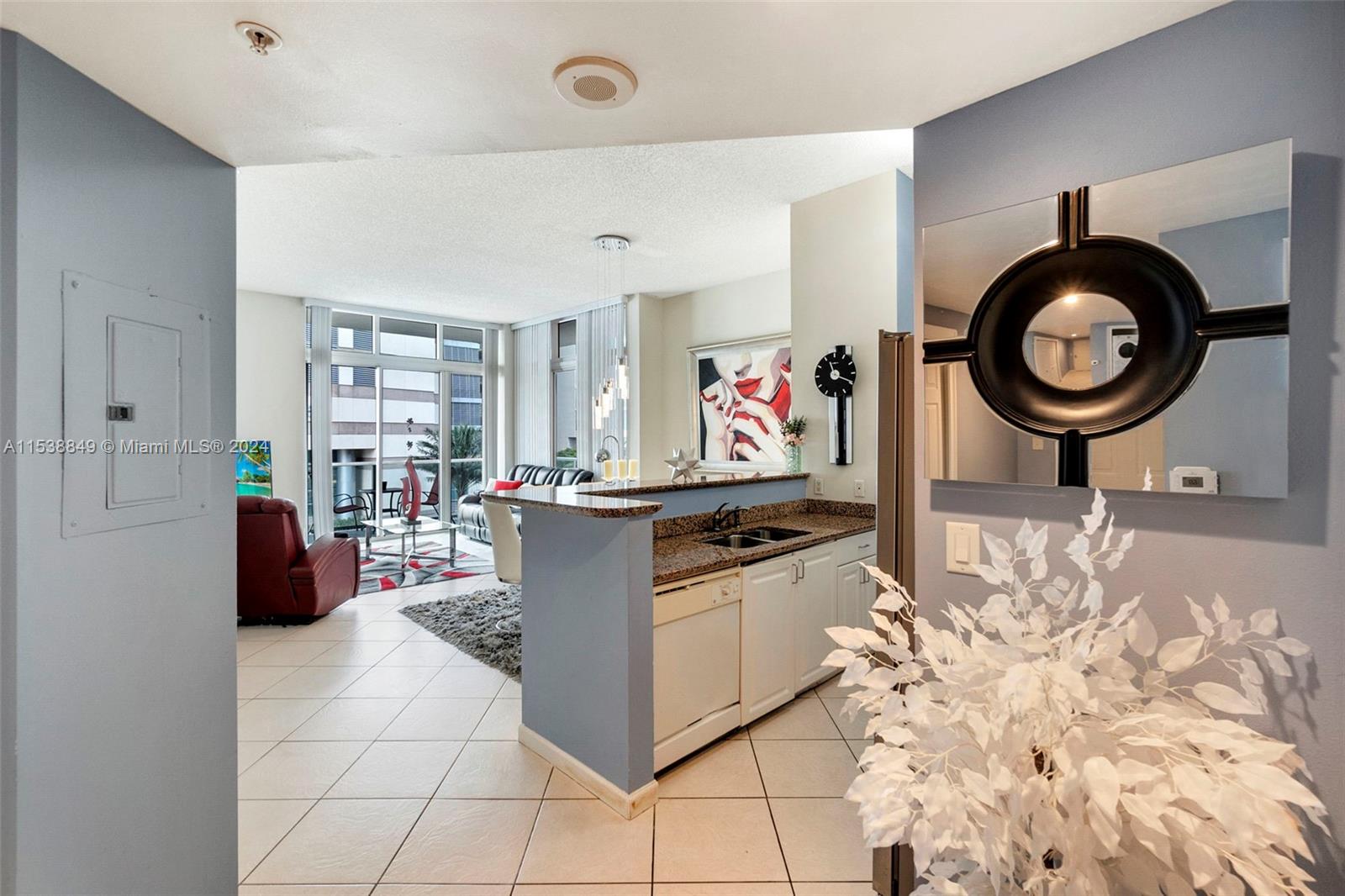 1155 Brickell Bay Dr 202, Miami, Florida 33131, 2 Bedrooms Bedrooms, ,2 BathroomsBathrooms,Residentiallease,For Rent,1155 Brickell Bay Dr 202,A11538849